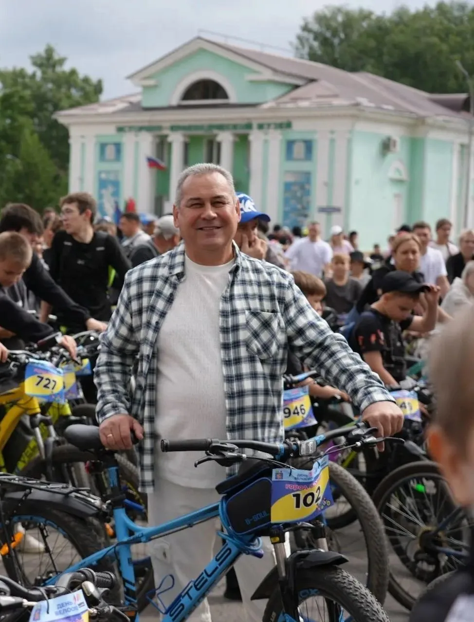 Замечательная погода, улыбчивые лица детей и задорный перезвон велосипедных звонков — именно так, кр