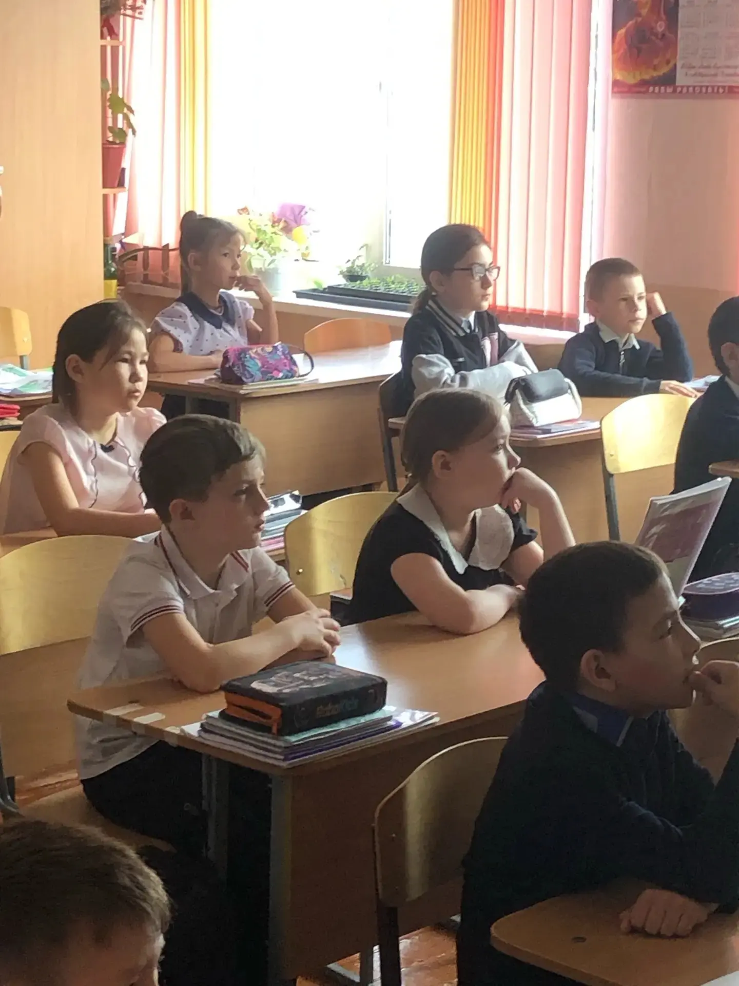 09.04.2026г. Юные инспектора дорожного движения "Стражи дорог" из 5Б класса МБОУ лицей №3 провели ин