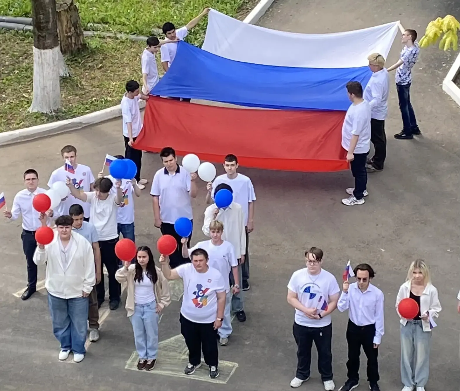 🇷🇺Флешмоб, посвященный Дню России.

⚡У России также, как и у любого государства есть официальные с