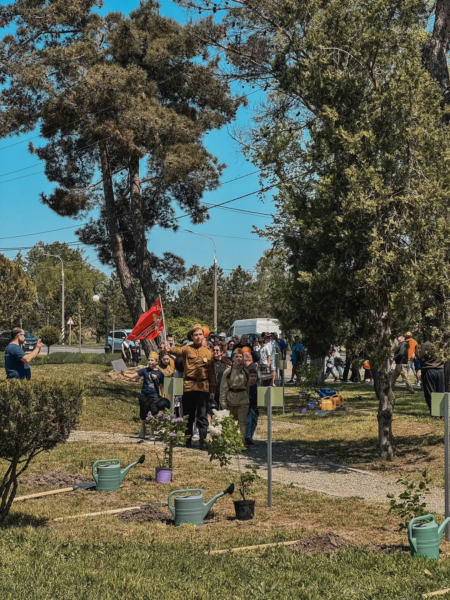 Дорогие друзья, соотечественники, потомки героев, добившихся Великой Победы, поздравляе...