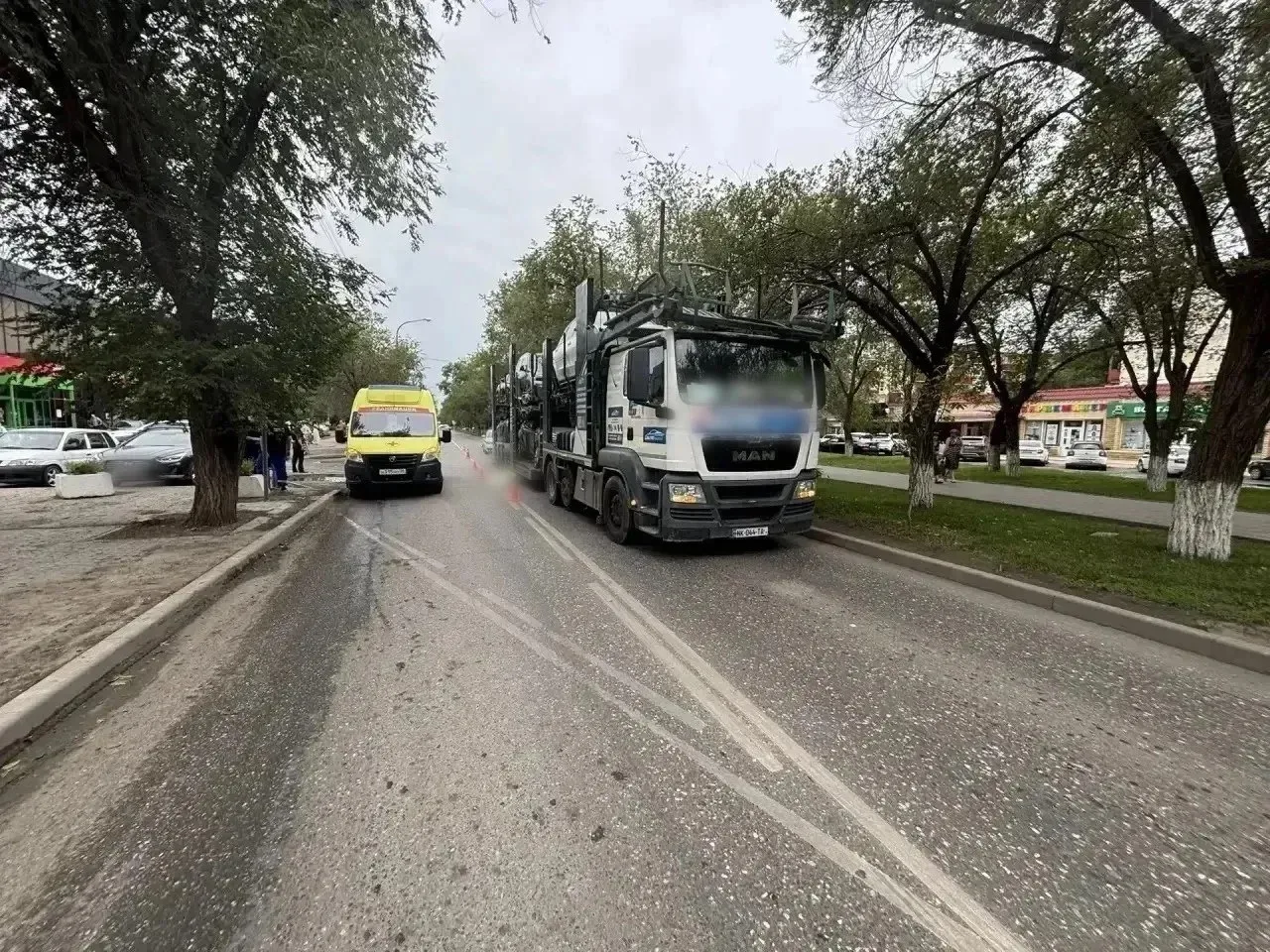 Смертельное ДТП на одной из центральных улиц в Астрахани: пенсионерка погибла под колес...