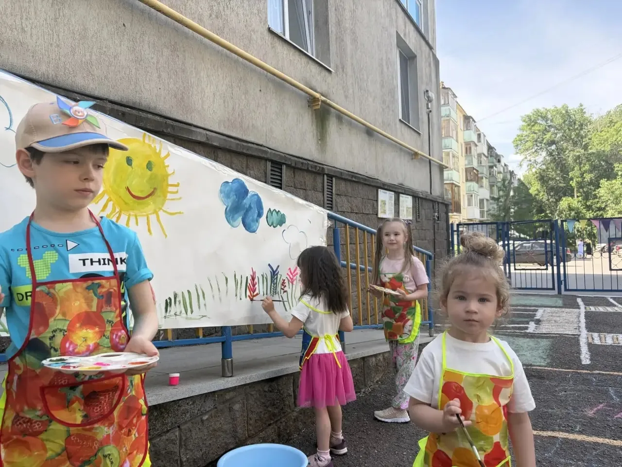 Сегодня ребята в предвкушении лета 🌞на большом листе бумаги создавали общую картину «З...