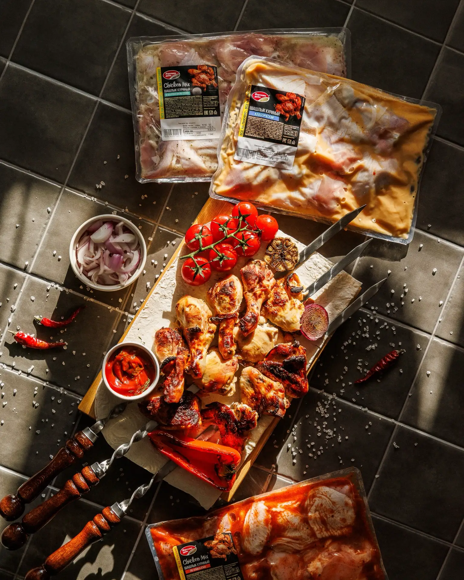 Мы все сделали за вас!
 
Осталось сделать лишь одно: куски мяса насадить на шампуры и пожарить над г