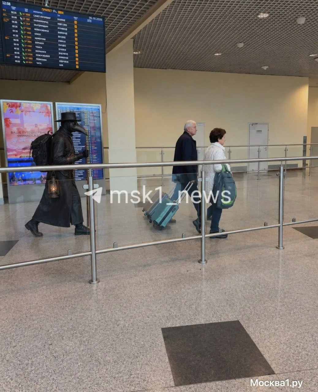 Чумного доктора заметили среди пассажиров рейса Иркутск — Москва