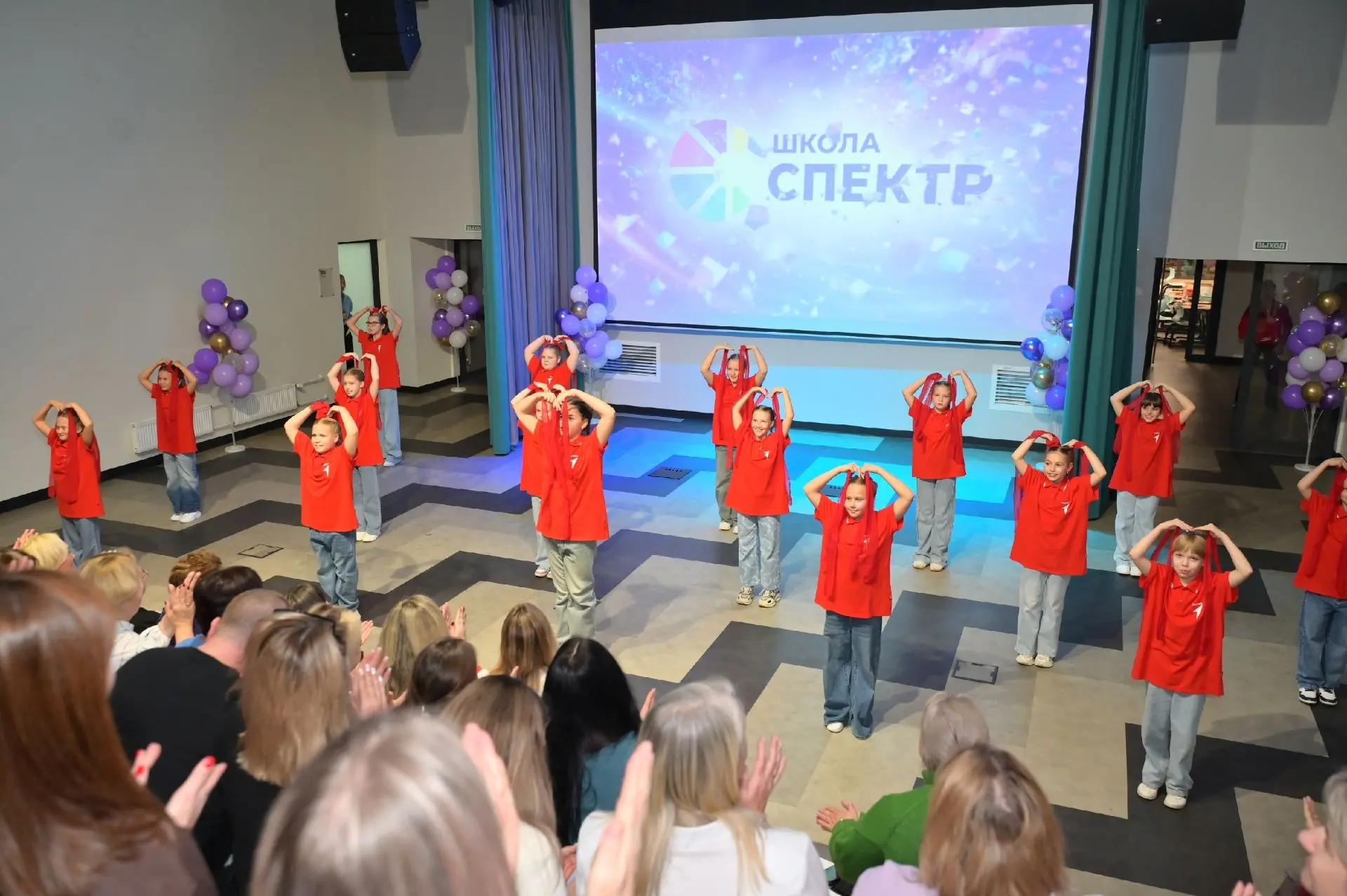 Праздник, наполненный теплом и признательностью!