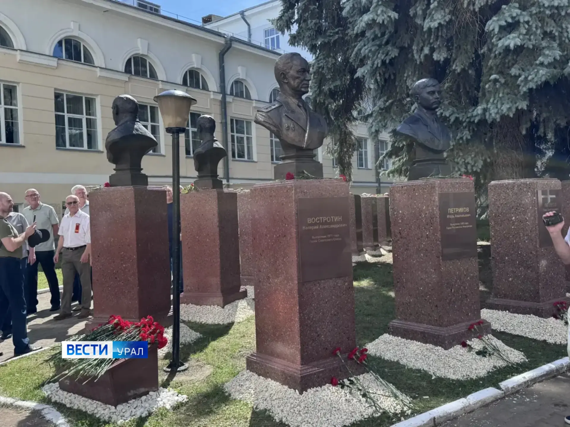 Аллея выпускников Екатеринбургского (Свердловского)суворовского военного училища – Геро...