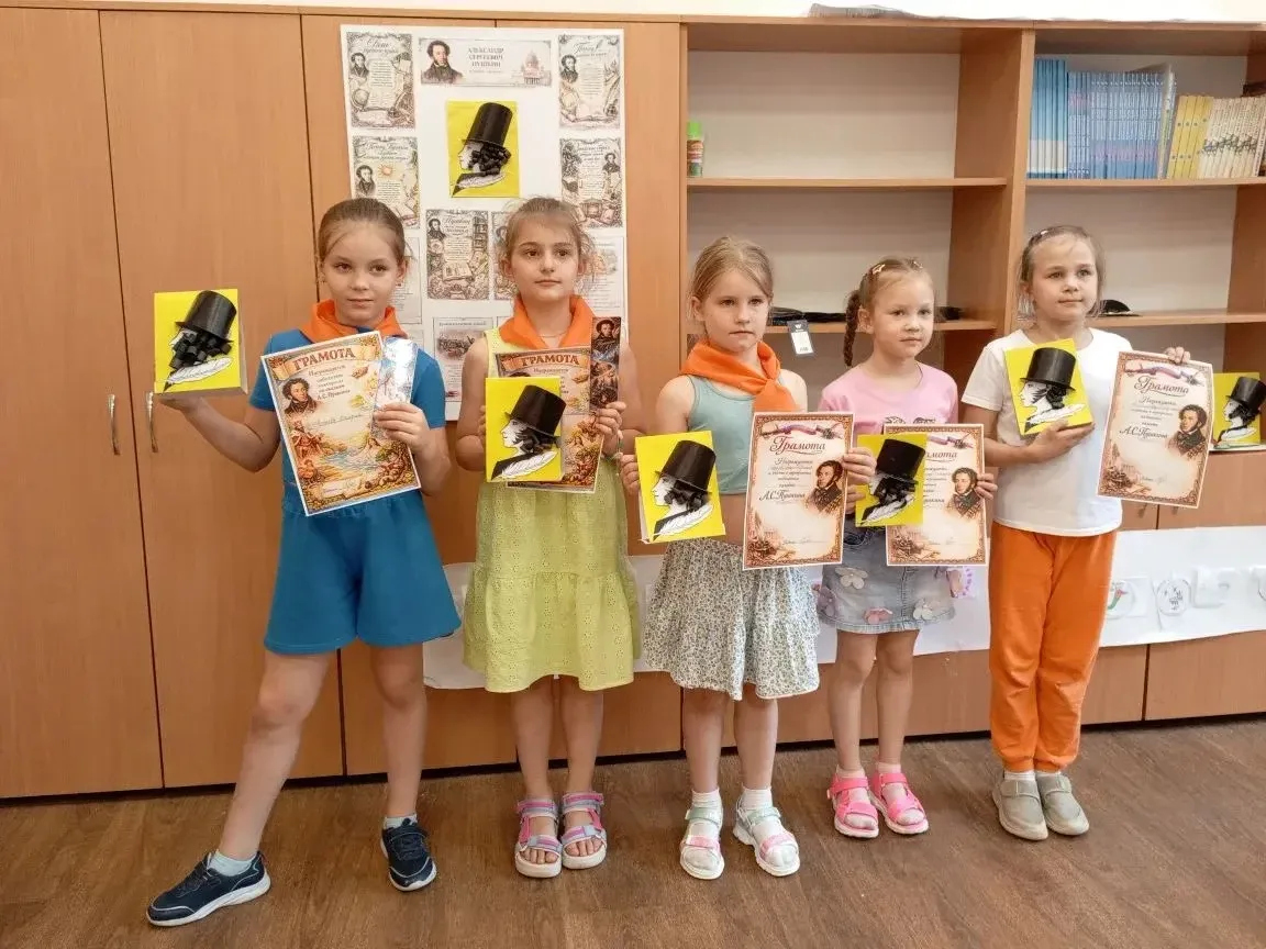 Каникулы в «Солнышке»: как наши лучики зажигают знания!

👦🏻 Не успел начаться школьный лагерь, как