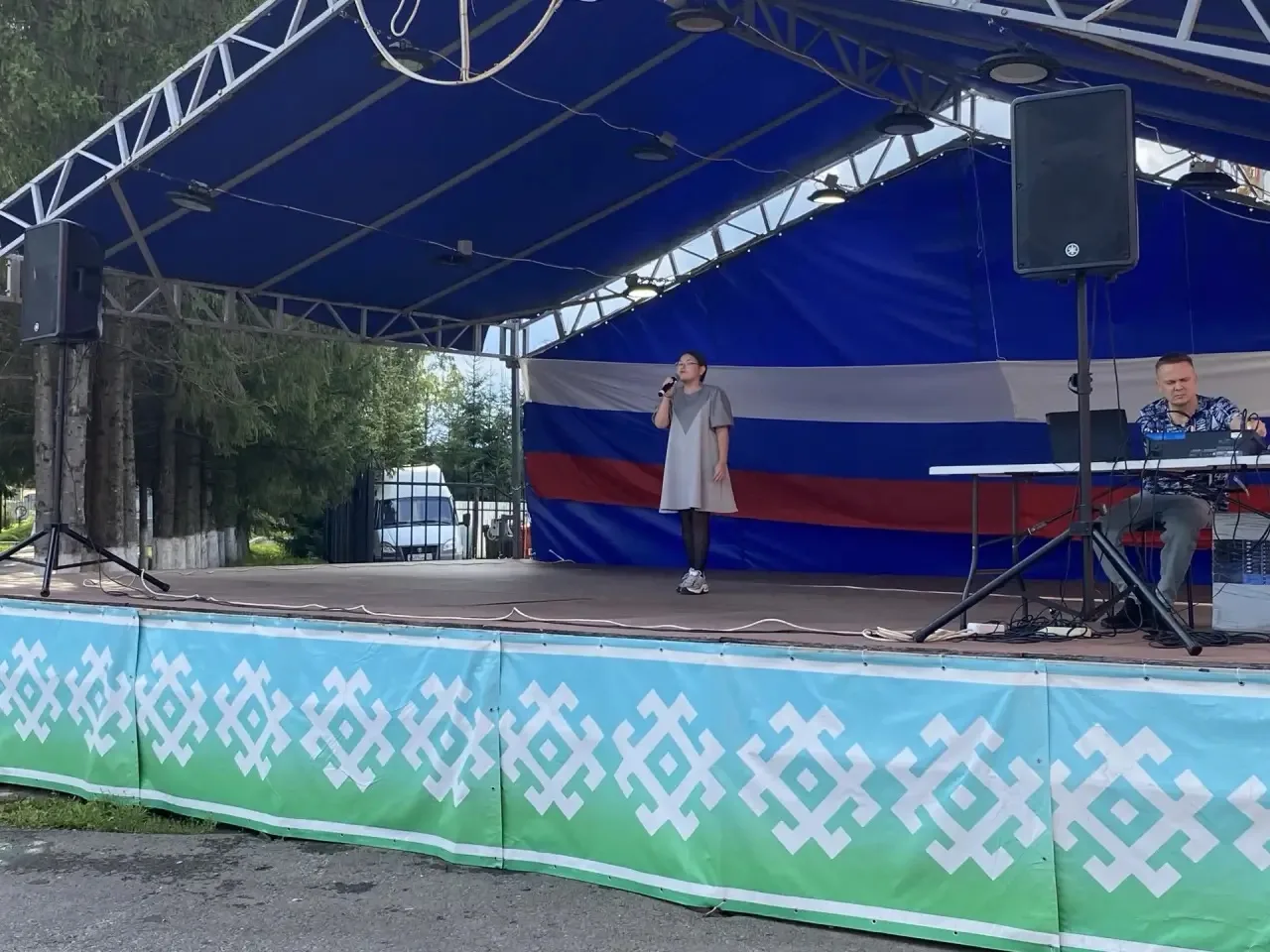 Сегодня, 21 августа, на площади районного Дома культуры прошло торжественное мероприяти...