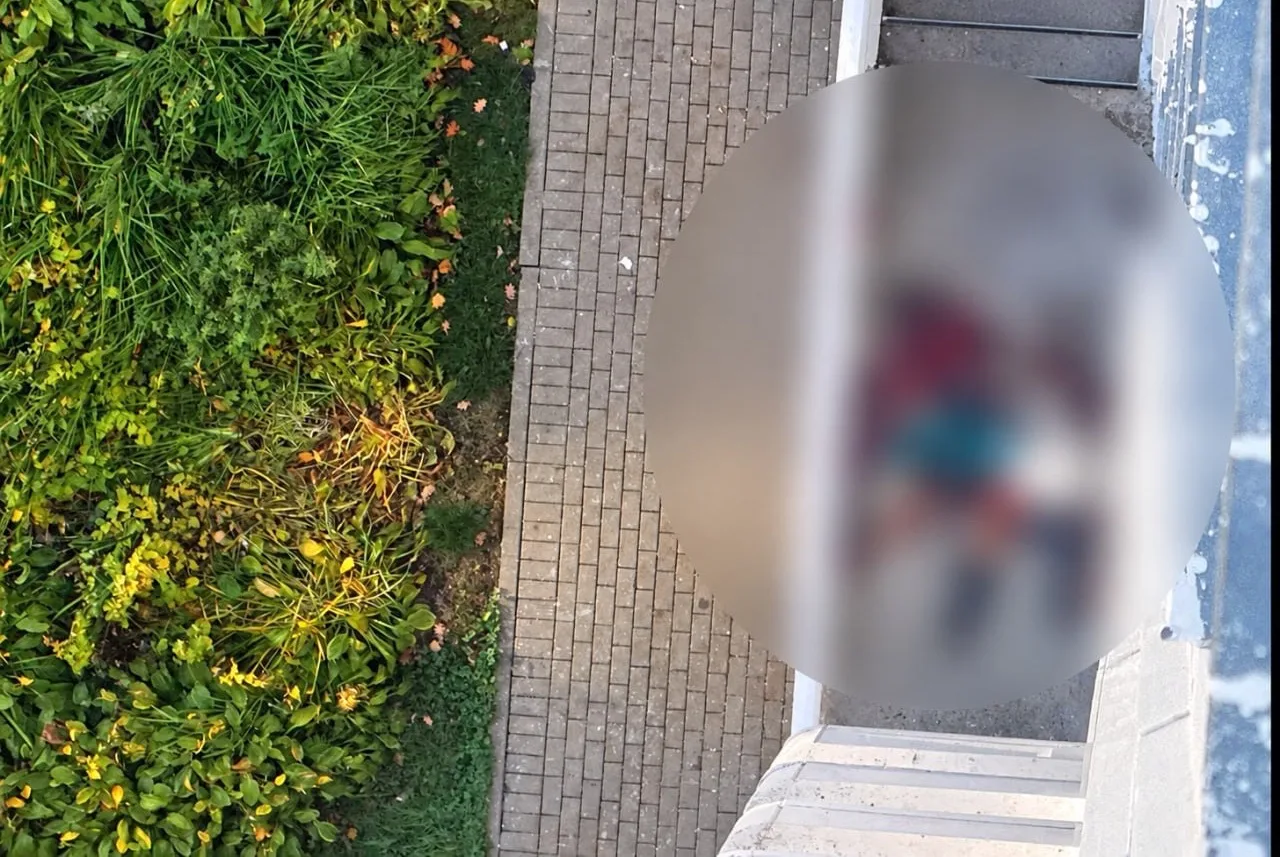 ❗️ Студент РУДН выпрыгнул из окна общежития из-за экзамена, который он завалил — СМИ.