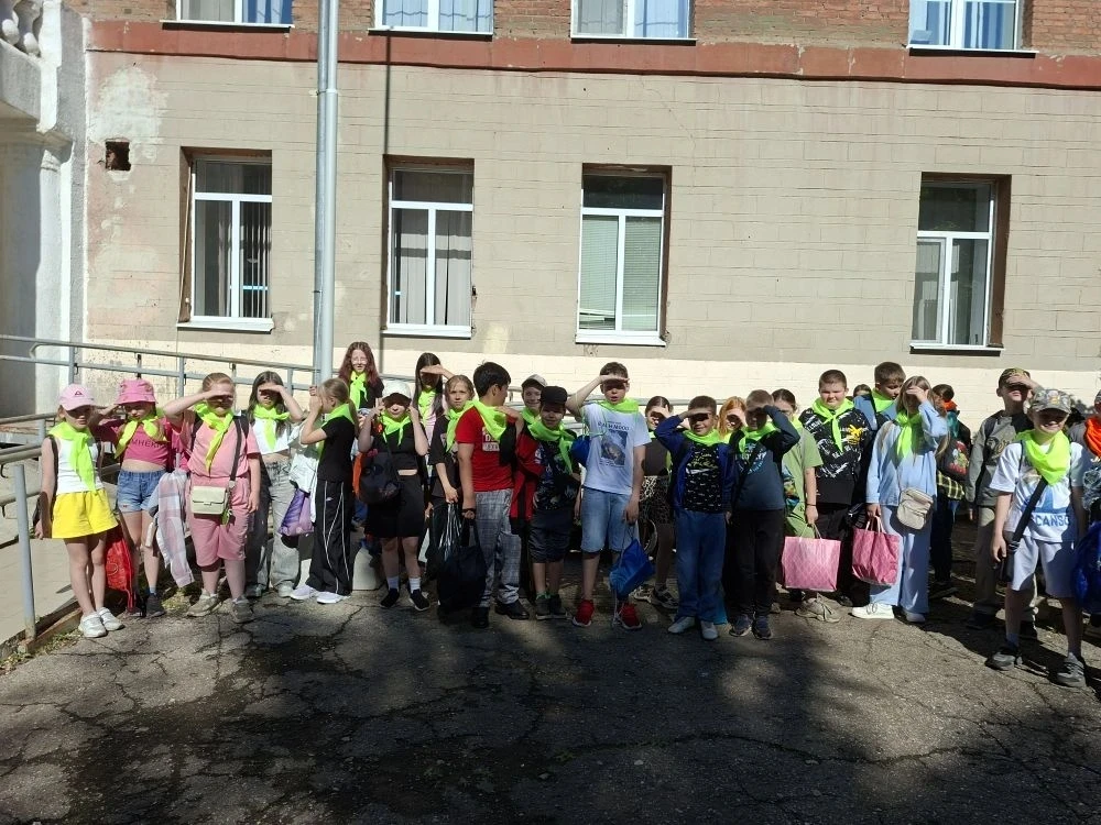 🇷🇺🎶Понедельник в нашем лагере начался торжественно: с подъёма государственного флага РФ и исполне