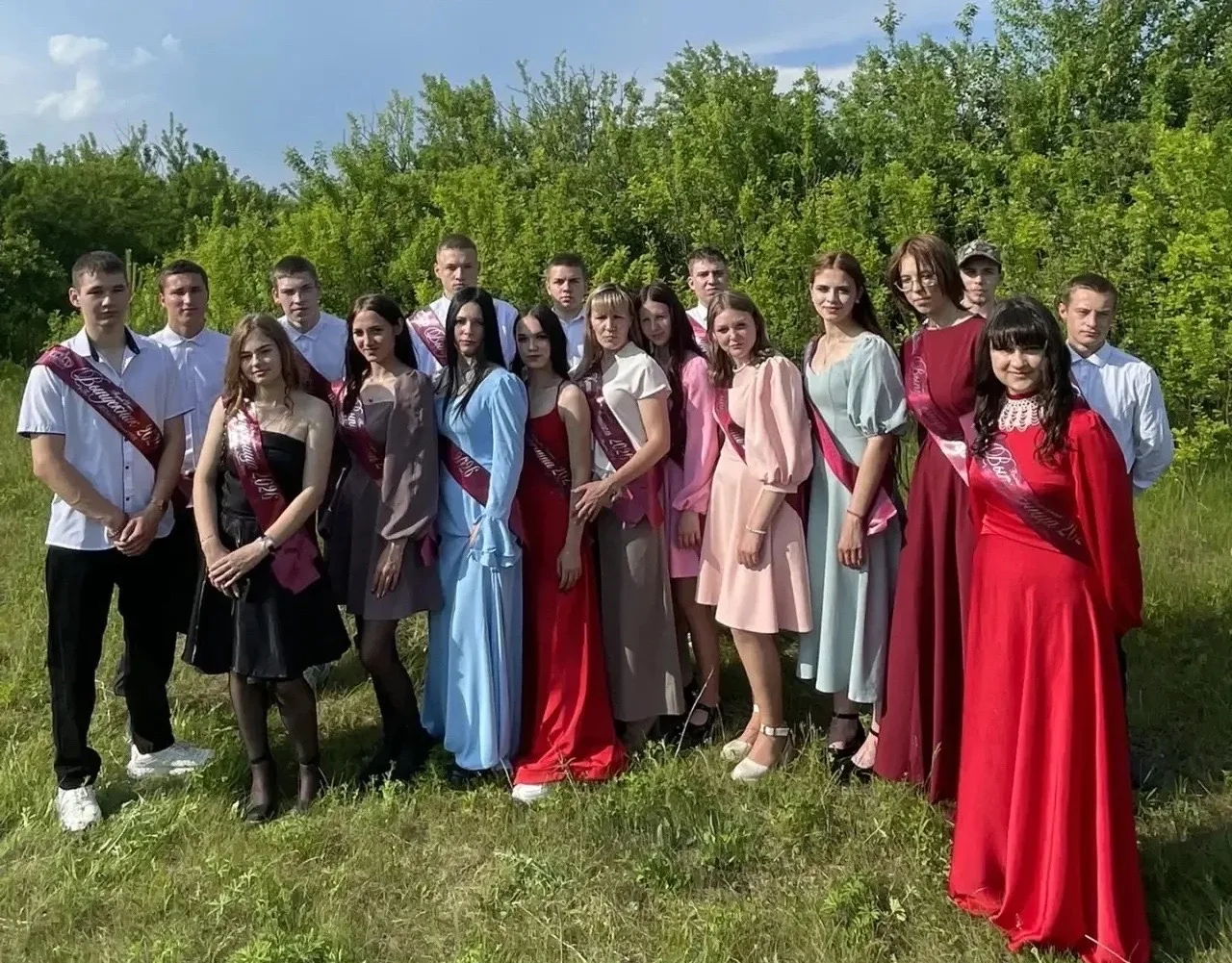 🎉 Выпускной 9 класса! Аттестаты получены, старт дан! 🎓

Наши девятиклассники официально перешагнул