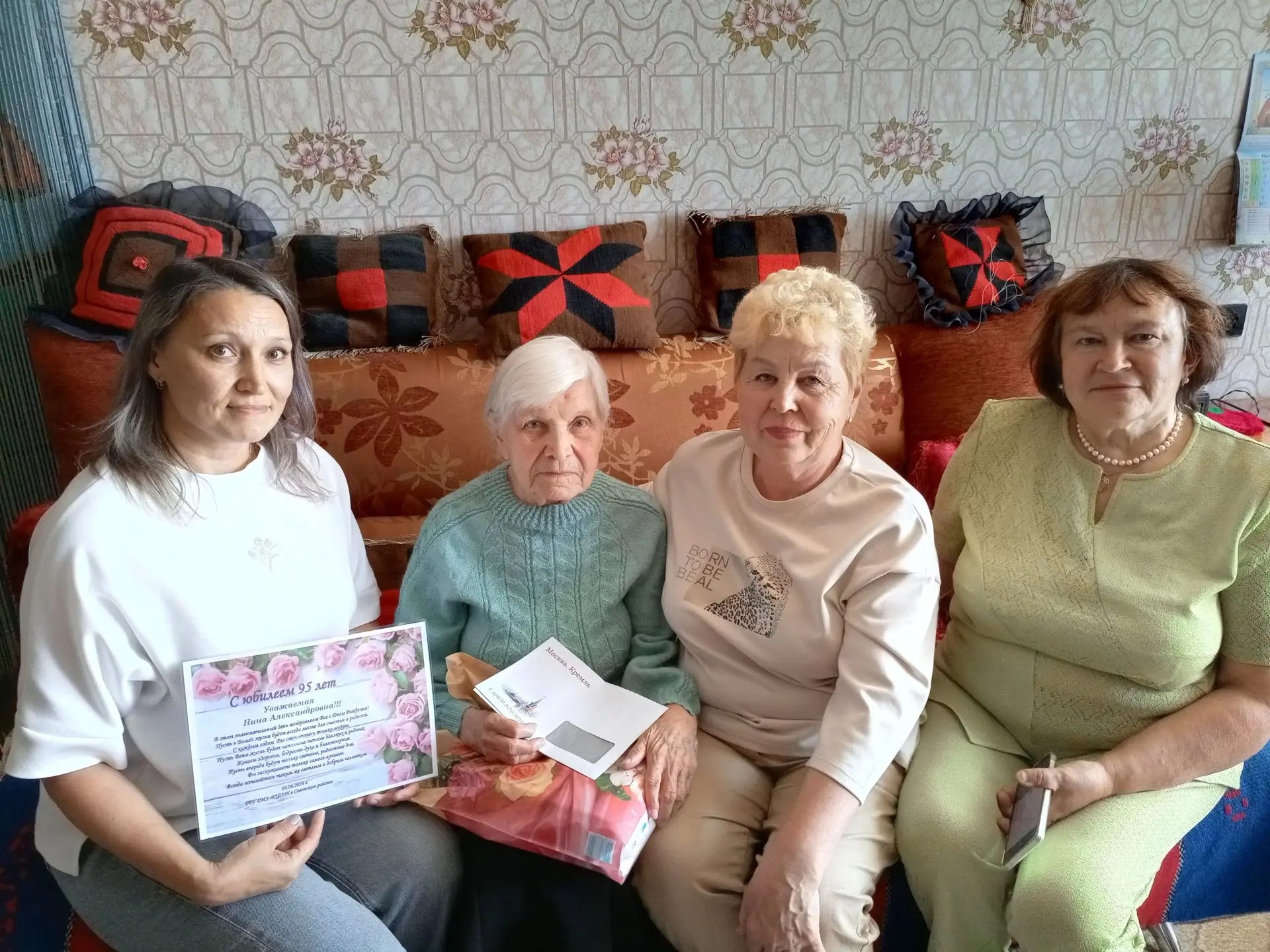 4 июня свой 95-летний юбилей отметила труженица тыла, ветеран труда Долгирева Нина Александровна, пр
