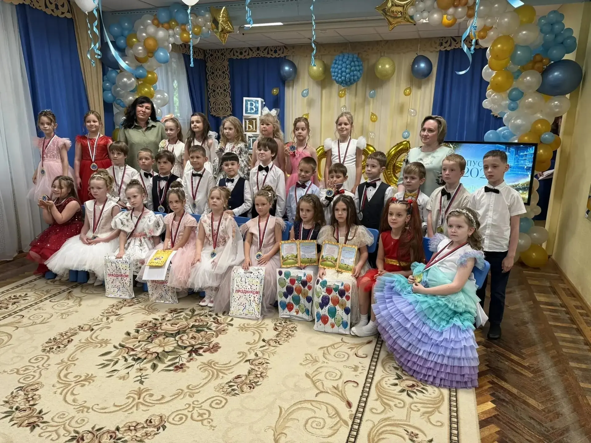 ДО СВИДАНИЯ, ДЕТСКИЙ САД!

Еще один трогательный, веселый и  волнующий выпускной бал прошел в нашем 