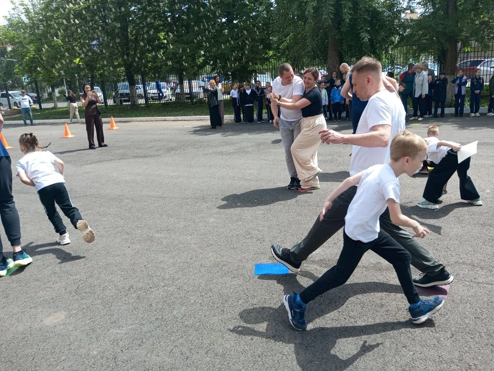 Мама, папа, я - спортивная семья!»     15 мая  в Международный  день  семьи,  в школе был организова