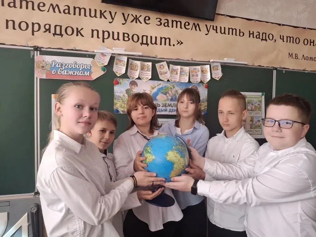 ✍️Мы часто чувствуем себя бессильными перед масштабом планетарных проблем, думая: "Что я один могу и