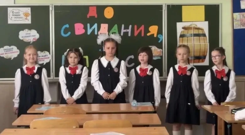 ✨Классный час в виде игры " Заморочки из бочки".  🌟Ученики 1 класса В (классный руководитель Нефёдов