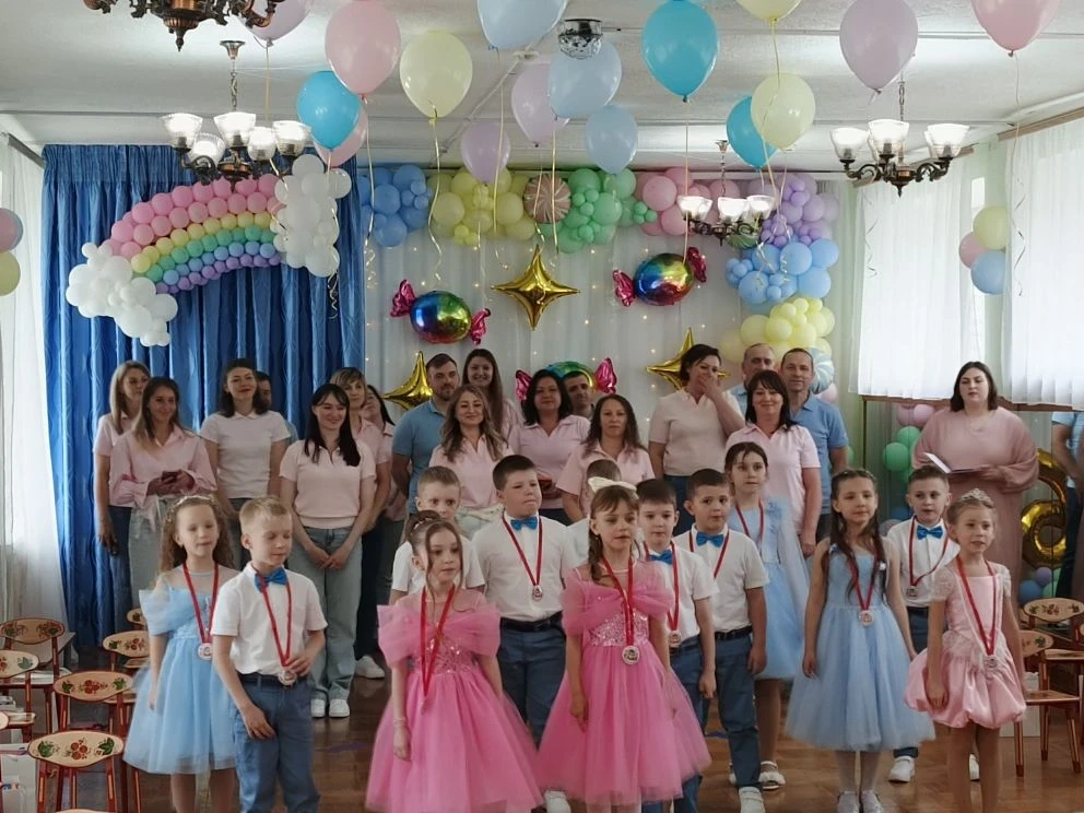 В подготовительной к школе группе "Капелька" прошёл выпускной — светлый и трогательный ...