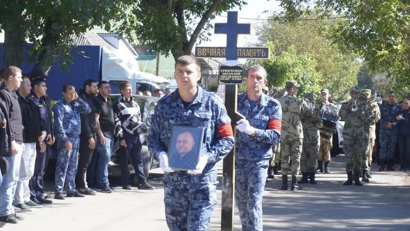 В Предгорном округе простились с погибшим от рук преступника сотрудником УФСИН