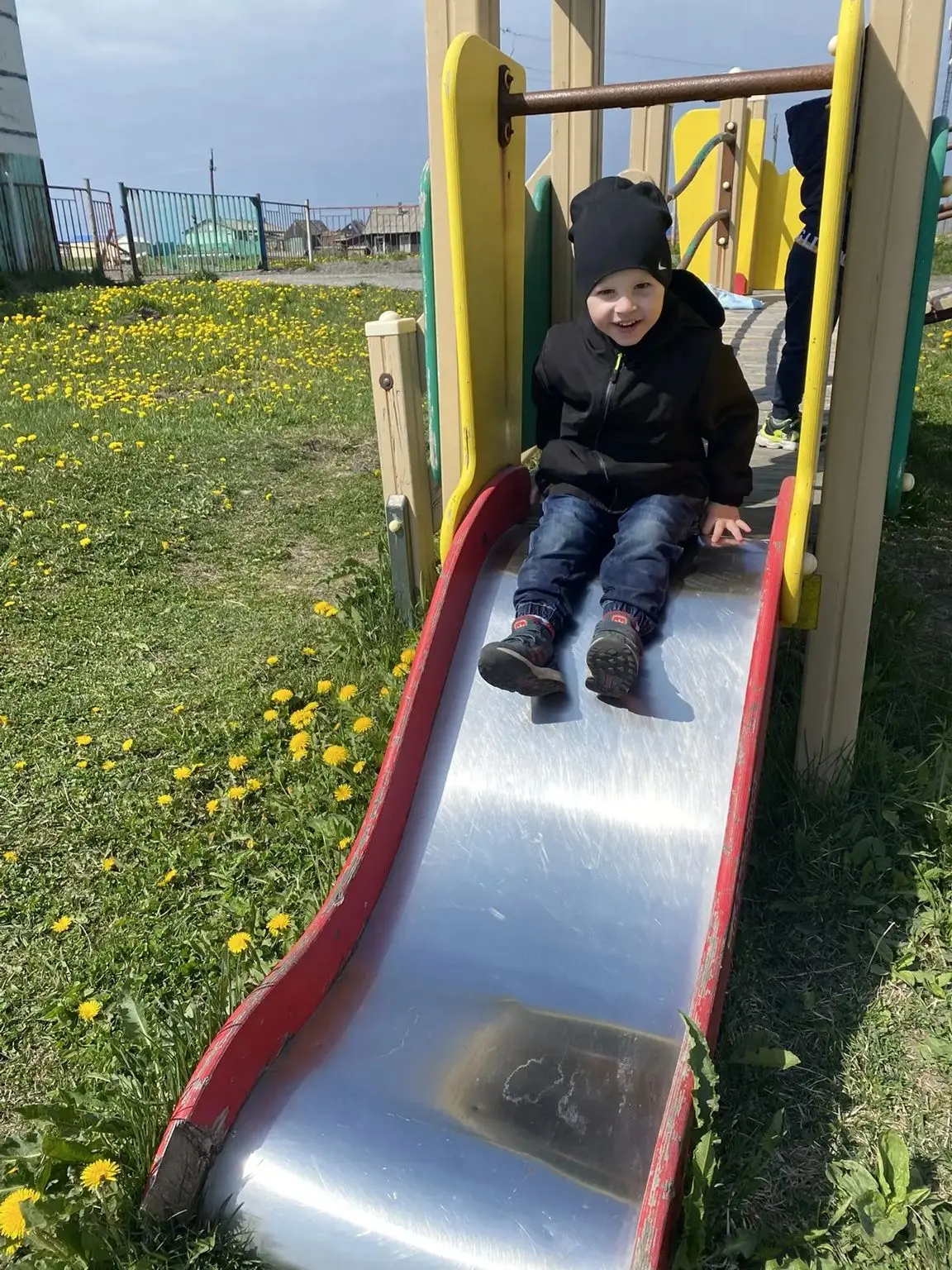 ☀️ Какой чудесный солнечный день! ☀️
Сегодня наши малыши 👶🏻 отправились на самую веселую прогулку!