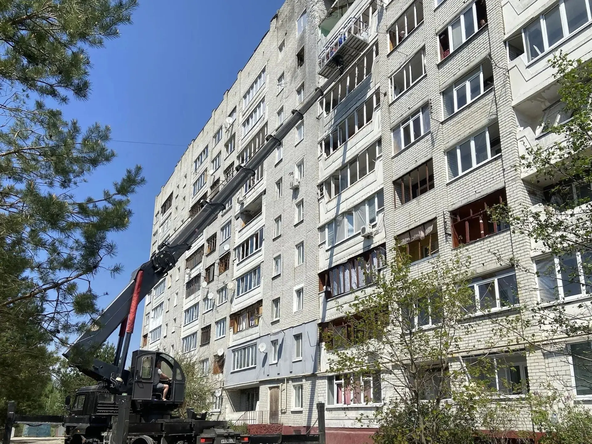В микрорайоне Автозаводец добровольцами убрано 30 кубометров мусора  В Бежице устраняют последствие 