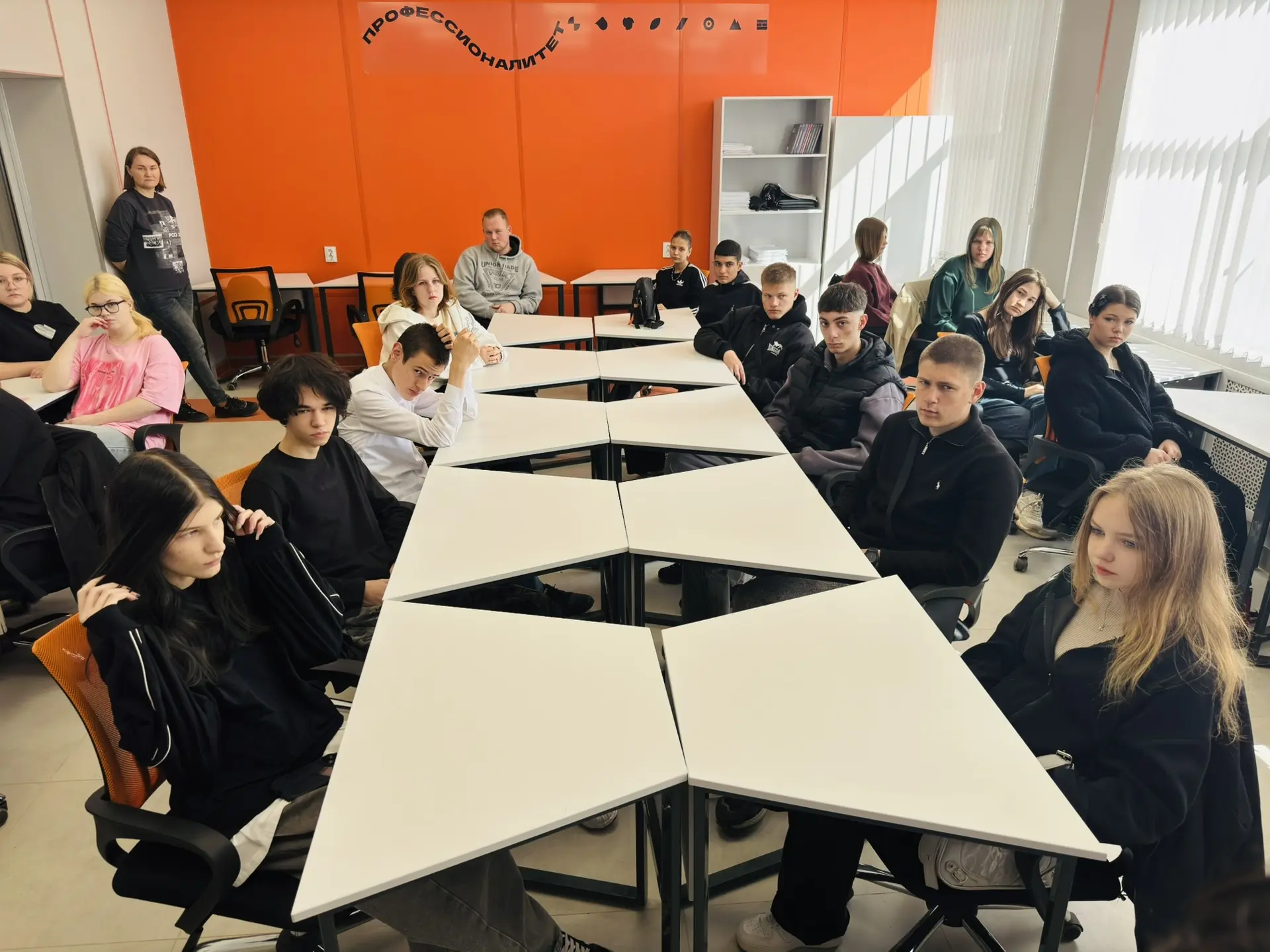 Работаем честно: студенты КПТ за «территорию без тени»! 💼⚖️  В рамках Недели правовой грамотности по