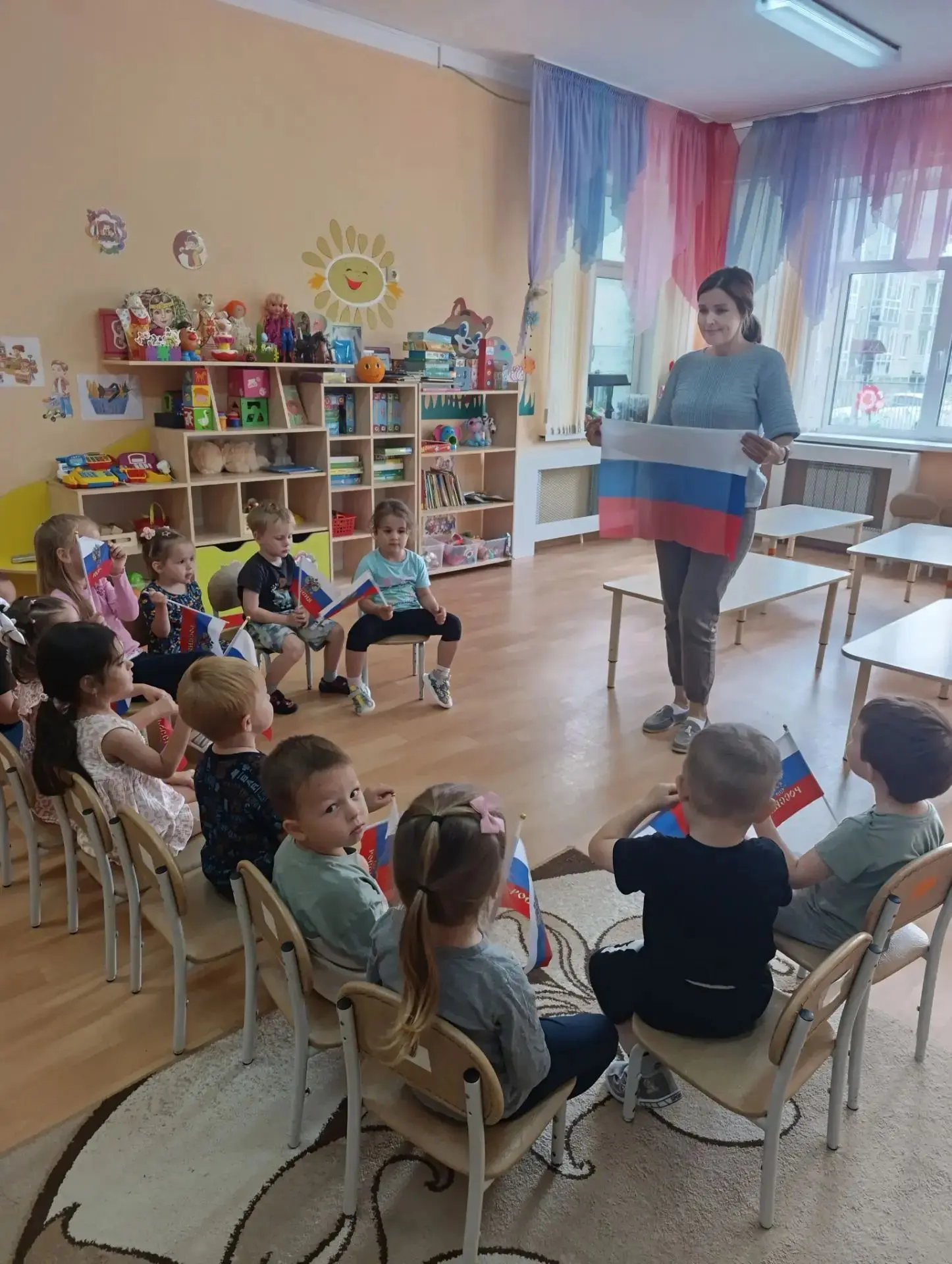 🇷🇺 Беседа о флаге России в группе "Пчёлки"