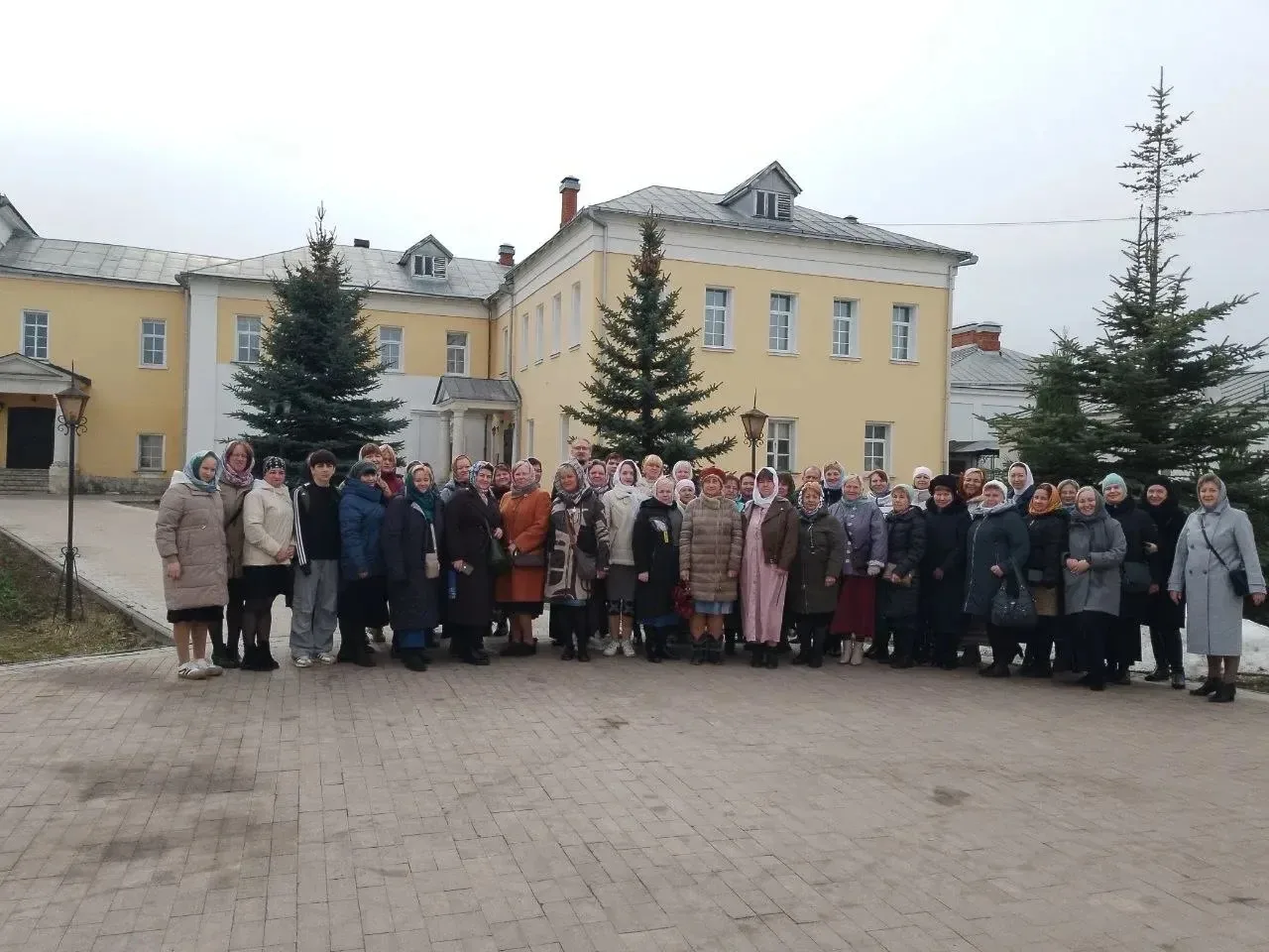 ✨ Паломническая поездка педагогов школы №33 и юнармейцев отряда «Пламя» в Коломну   6 апреля педагог