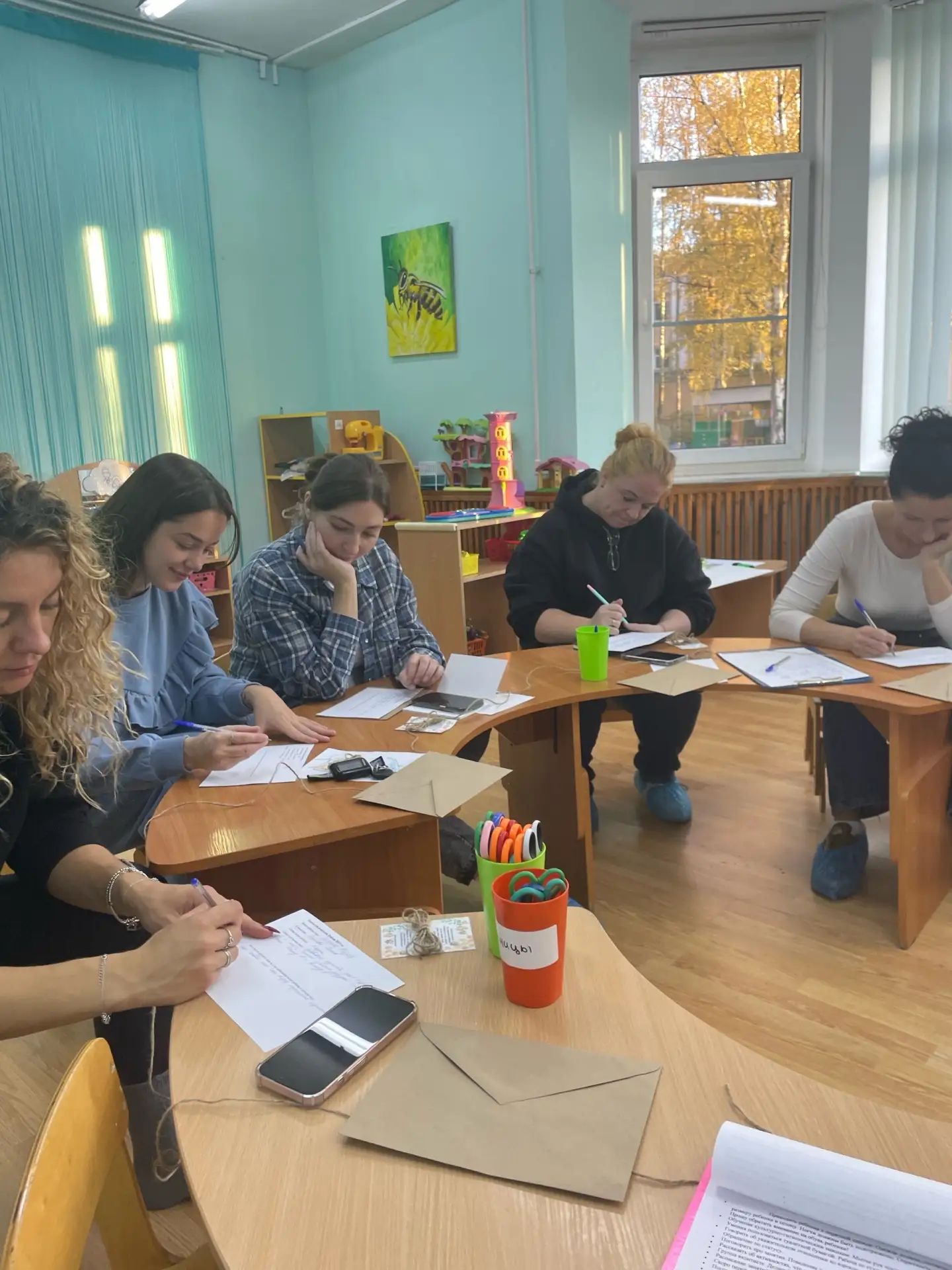 Недавно случайно увидела небольшой кусочек первого собрания с родителями, которое прово...