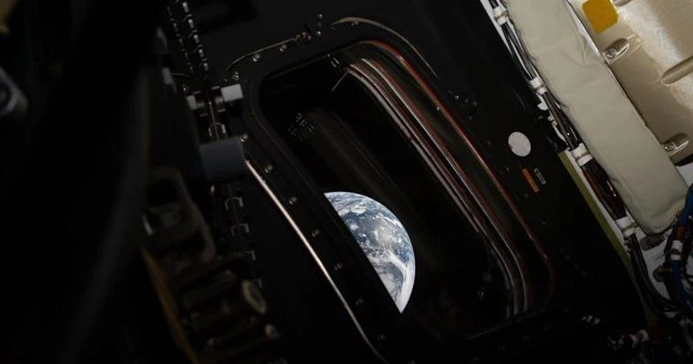 Космический корабль под управлением NASA с именем «Орион» успешно вошел в сферу гравитационного возд