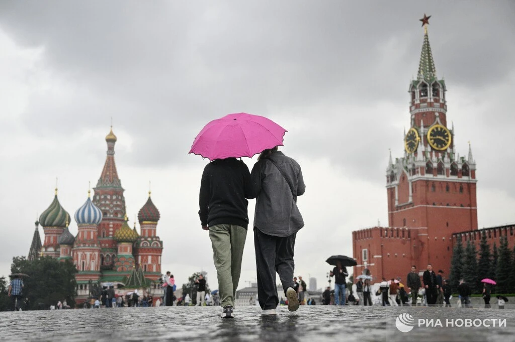 Сентябрьская погода придет в Москву в середине следующей недели, сообщил синоптик Михаи...