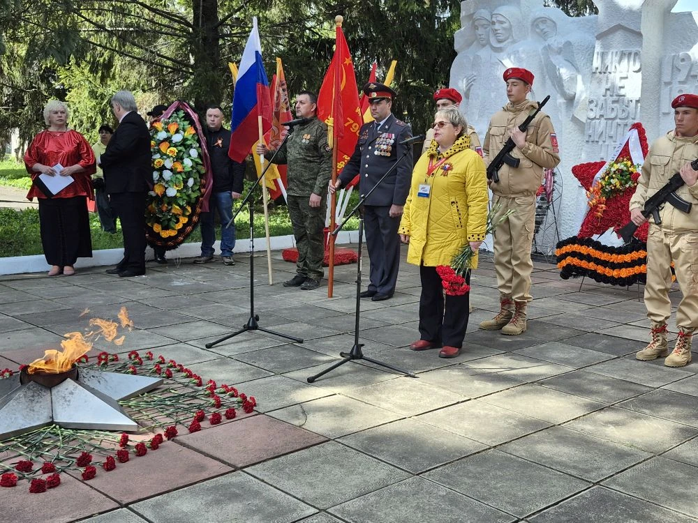 🎗 Торжественный митинг. Вместе помним подвиг героев!  Вечная слава победителям!  Фото ➡️ https://vk.