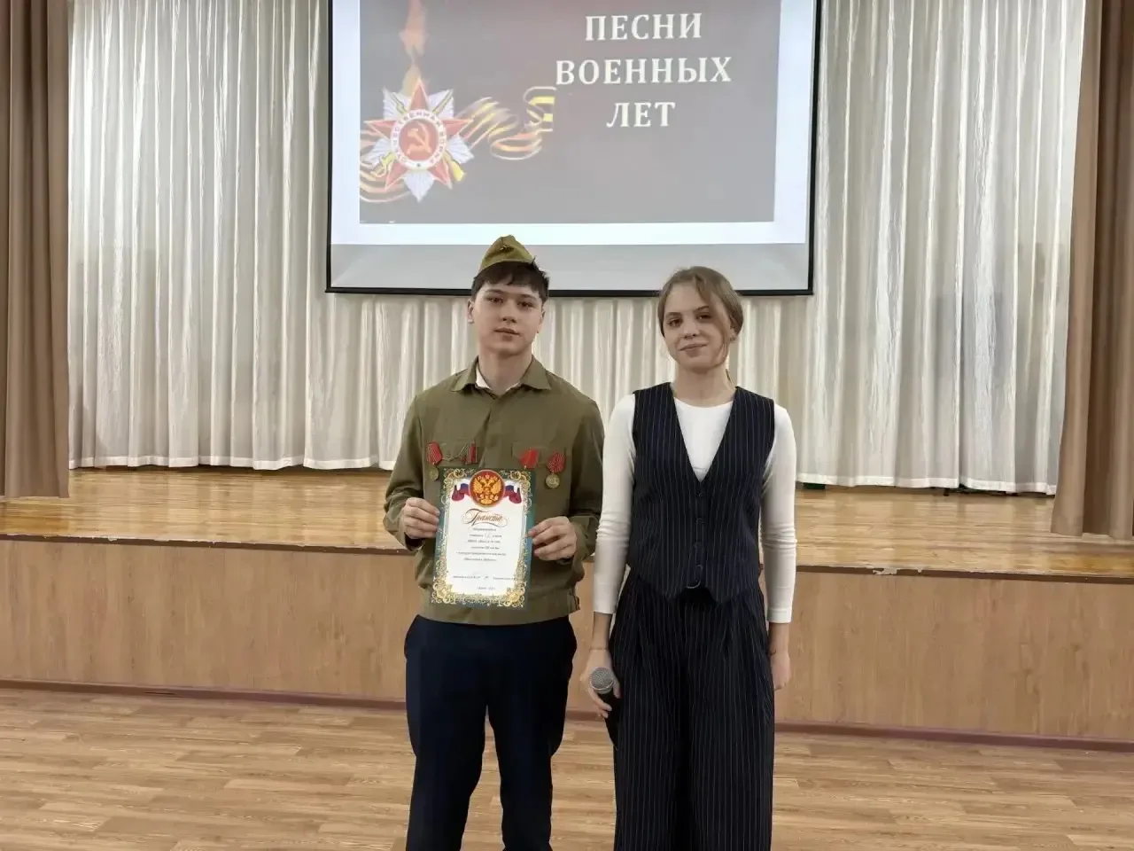 Битва хоров🎼  Вчера состоялся заключительный этап школьной «Битвы хоров», в котором приняли участие 
