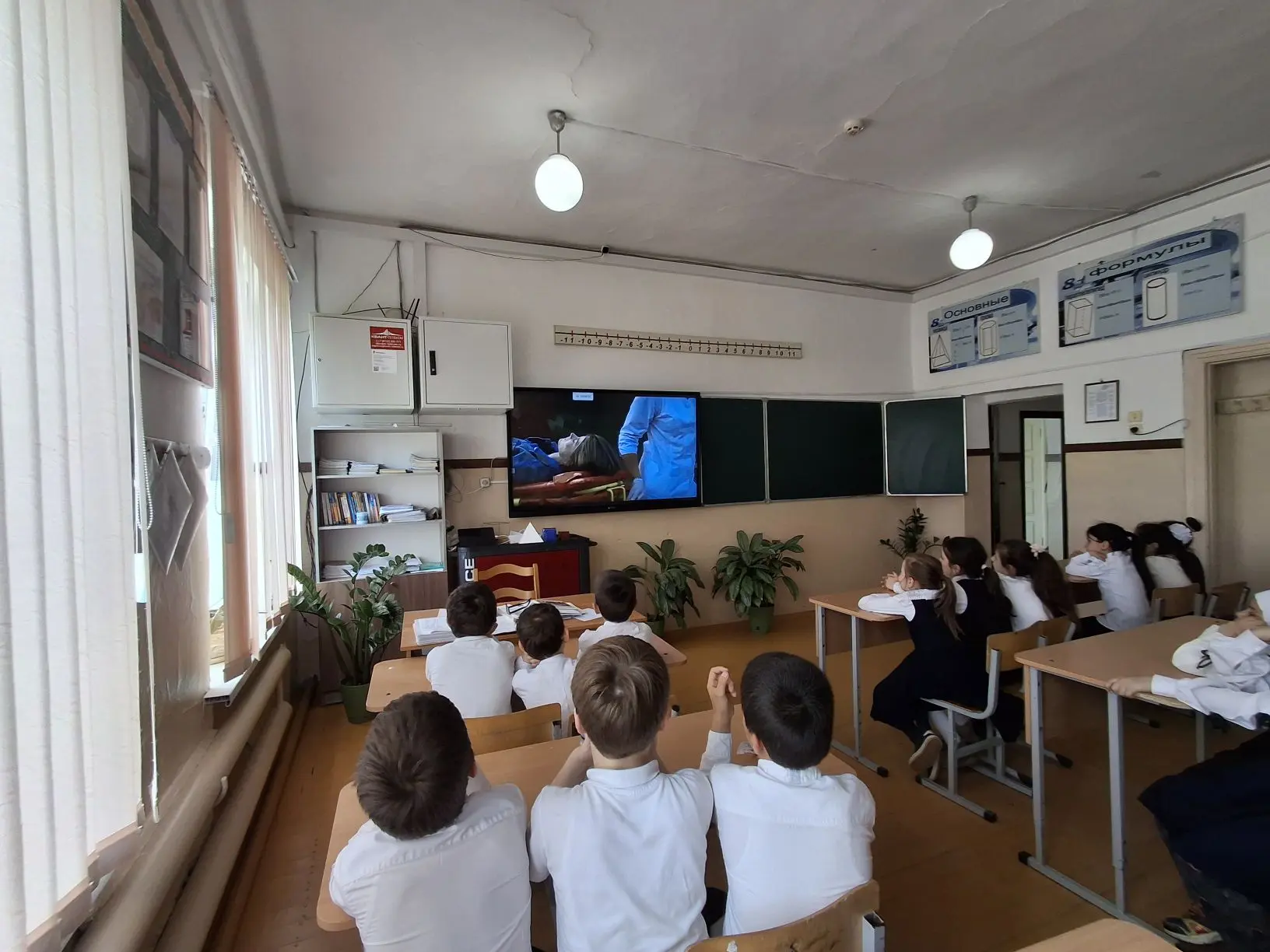 Начальная школа за просмотром фильма 📚Артек📚.