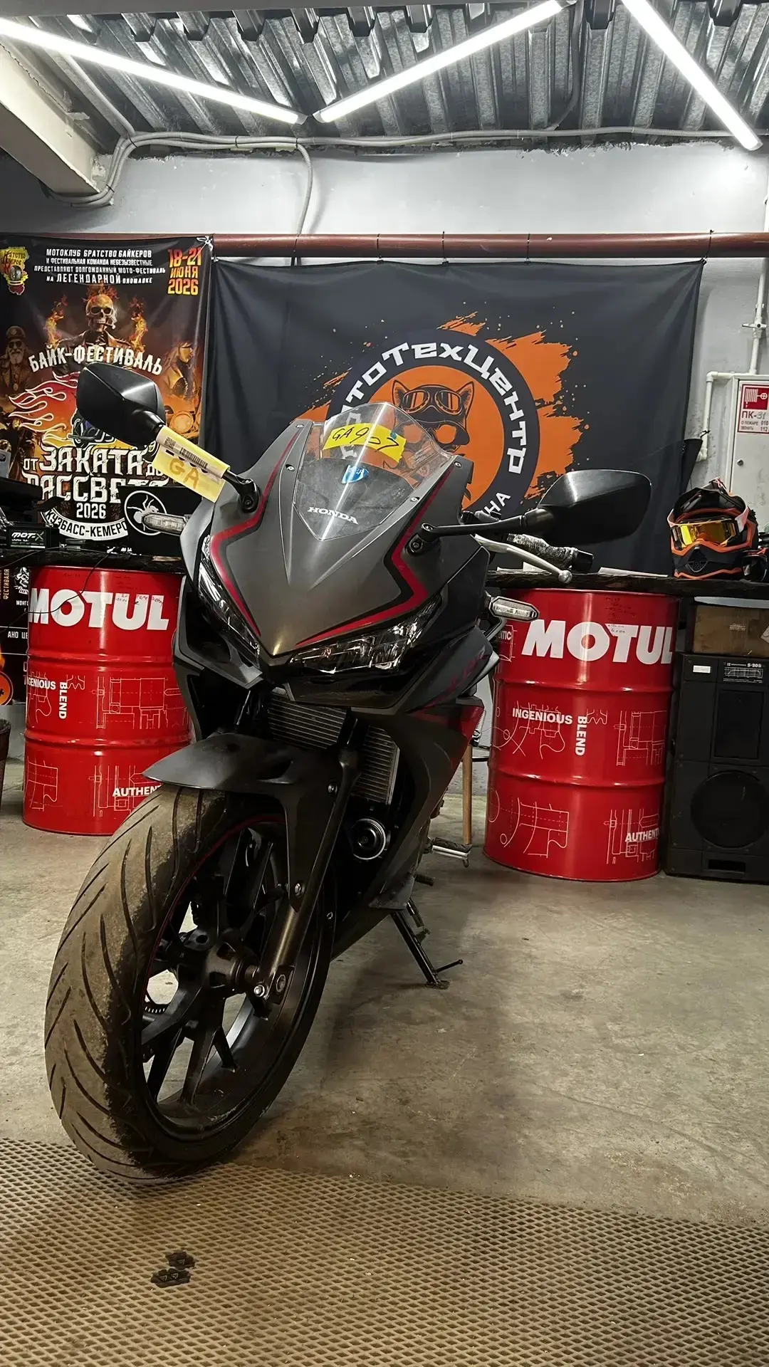 В работу поступил
Honda CBR 400

Причина обращения:
Общий осмотр. 
Согласование регламентного ТО.

П