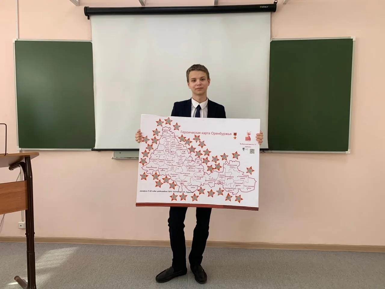 Поздравляем звёздочек 🌟   🔔Чернов Кирилл, Казакова София (6Б) и Редникова Елена (6Г) вместе с руково