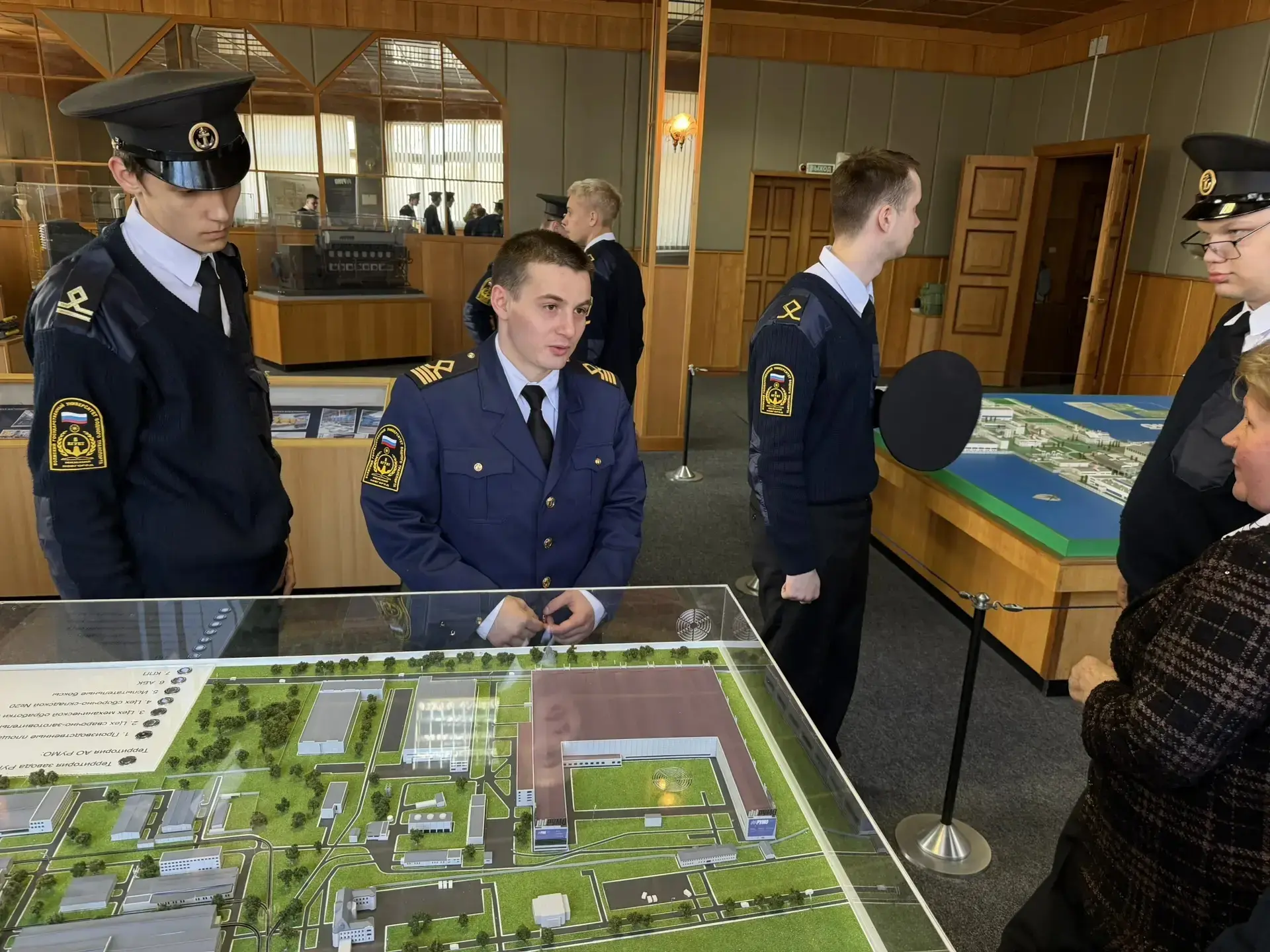 КУРСАНТЫ-МЕХАНИКИ ИНСТИТУТА " МОРСКАЯ АКАДЕМИЯ" НА ЛЕГЕНДАРНОМ ЗАВОДЕ «РУМО».  Вчера первокурсники-м