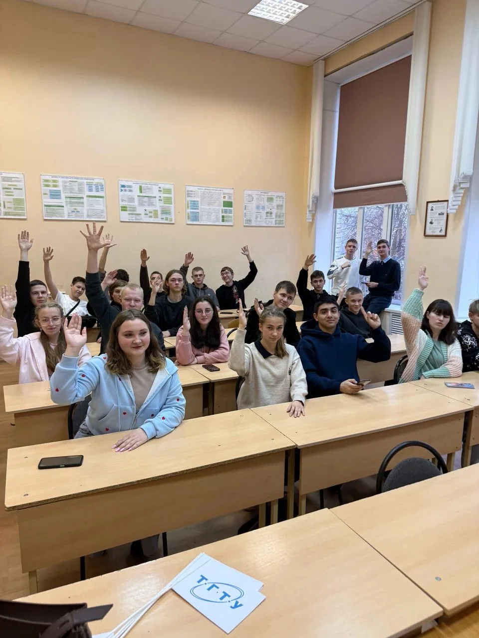Доброе утро, друзья! 🌅

🇷🇺 Начинаем эту предпраздничную ЧЁТНУЮ неделю с особенным настроем. Впере