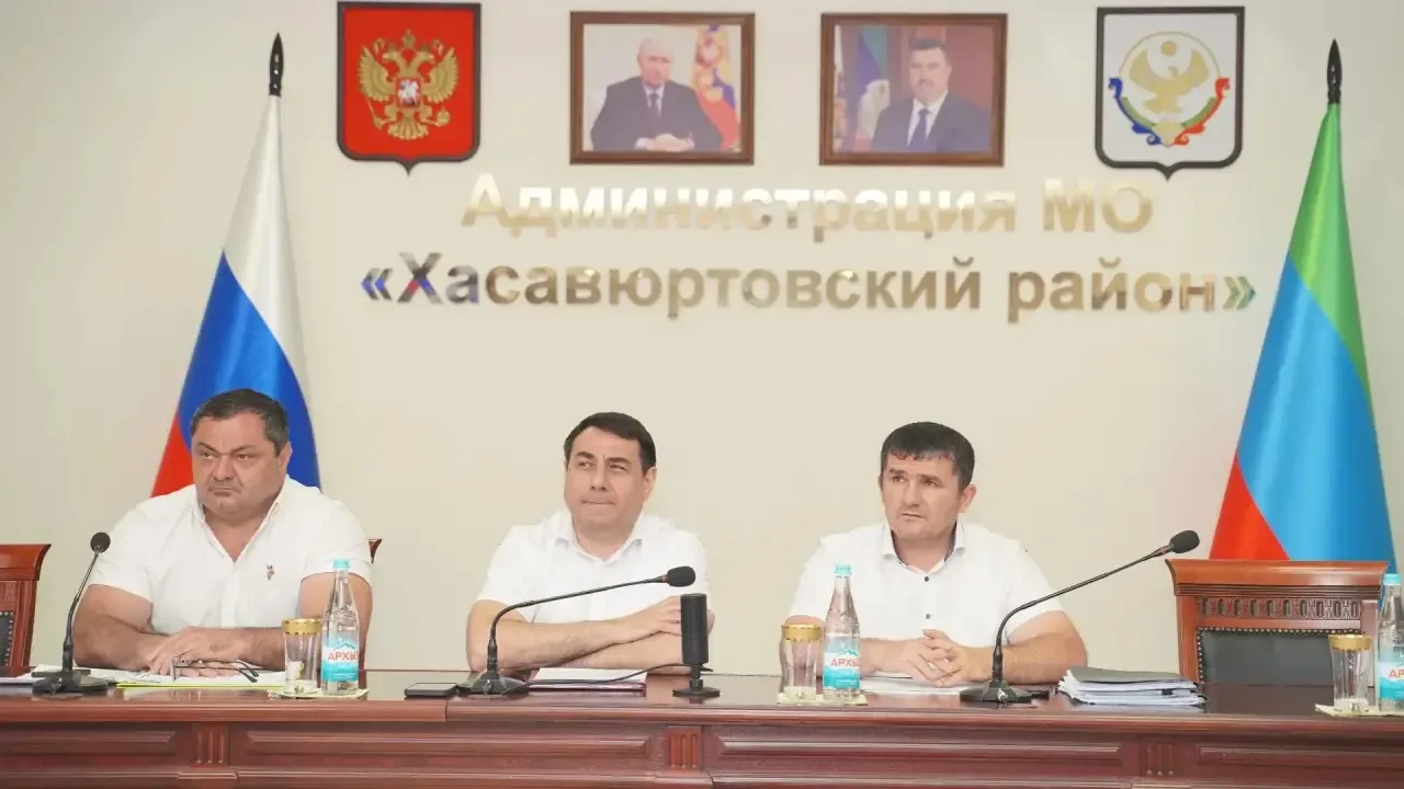 ✨В администрации Хасавюртовского района состоялось участие в ВКС по вопросам ликвидации последствий 