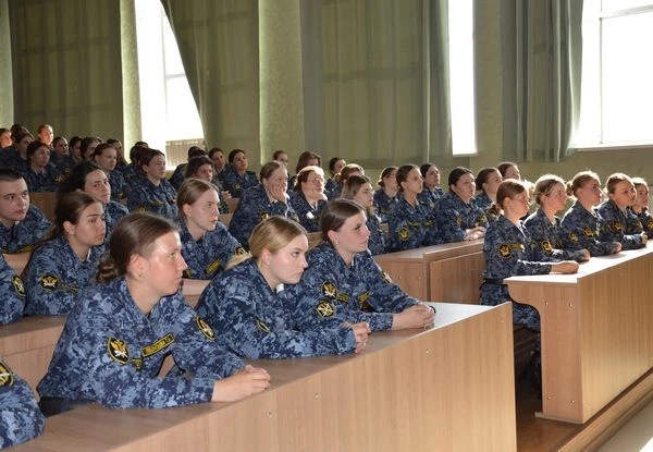 Крепкая семья – основа стабильности и благополучия

В канун Дня семьи, любви и верности настоятель х