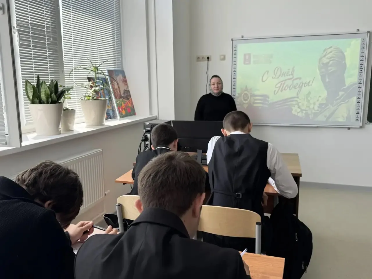 💌 В 10 классе прошло трогательное и значимое мероприятие — «Фронтовое письмо», организованное классн