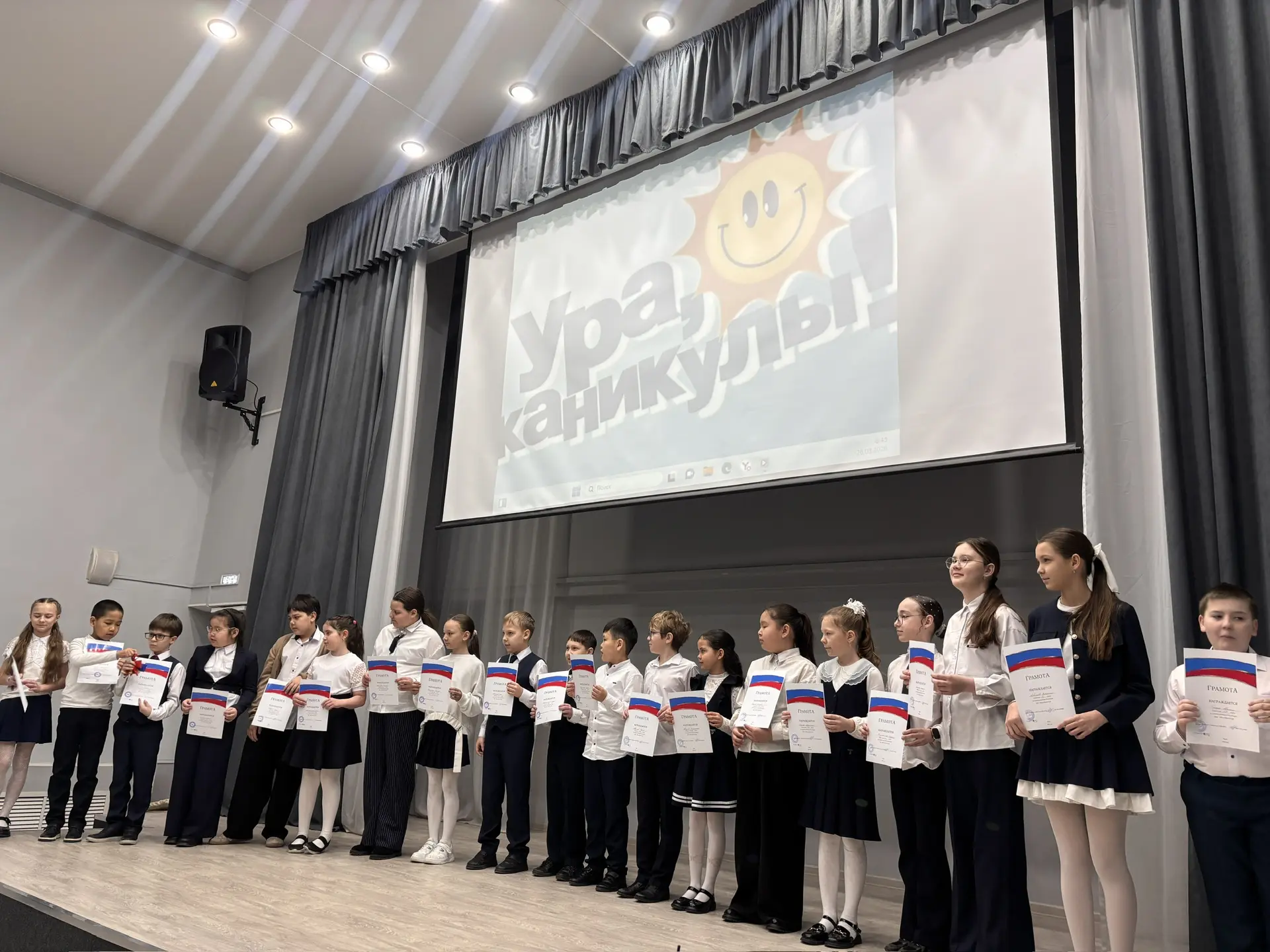 🕐 Час Успеха! 🏆 📍 Сегодня в нашей школе состоялось 6 торжественных линейк, на которых присутствовало