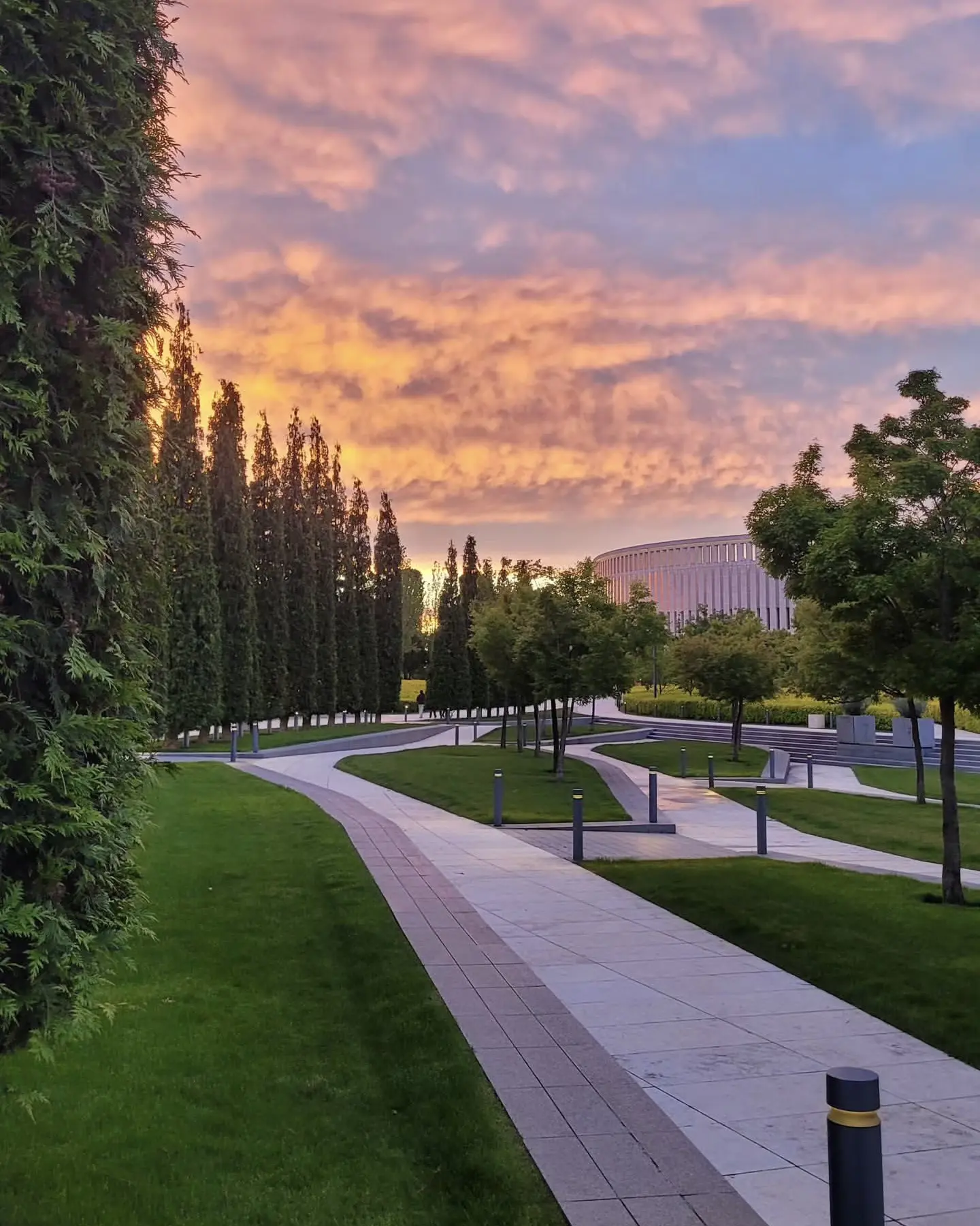 Наступила пора чудесных летних закатов 🌇