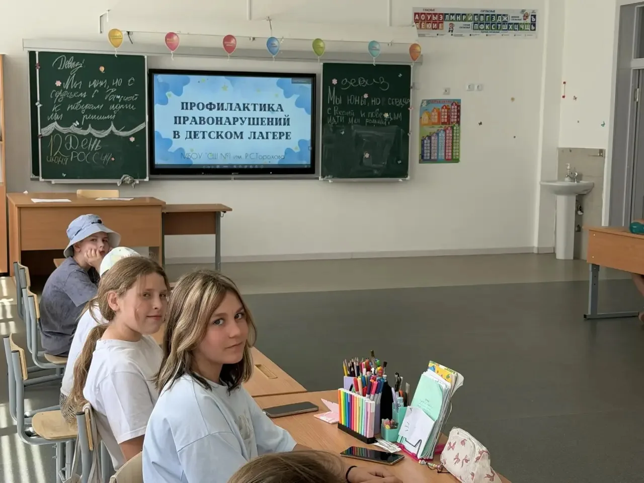 Знать правила — значит быть в безопасности! ✅

В нашем лагере отдых — это не только игры и квесты, н