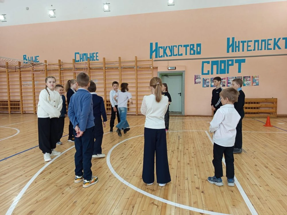 Сегодня ученики нашей школы приняли участие во «Всероссийской акции «10000 шагов к здор...