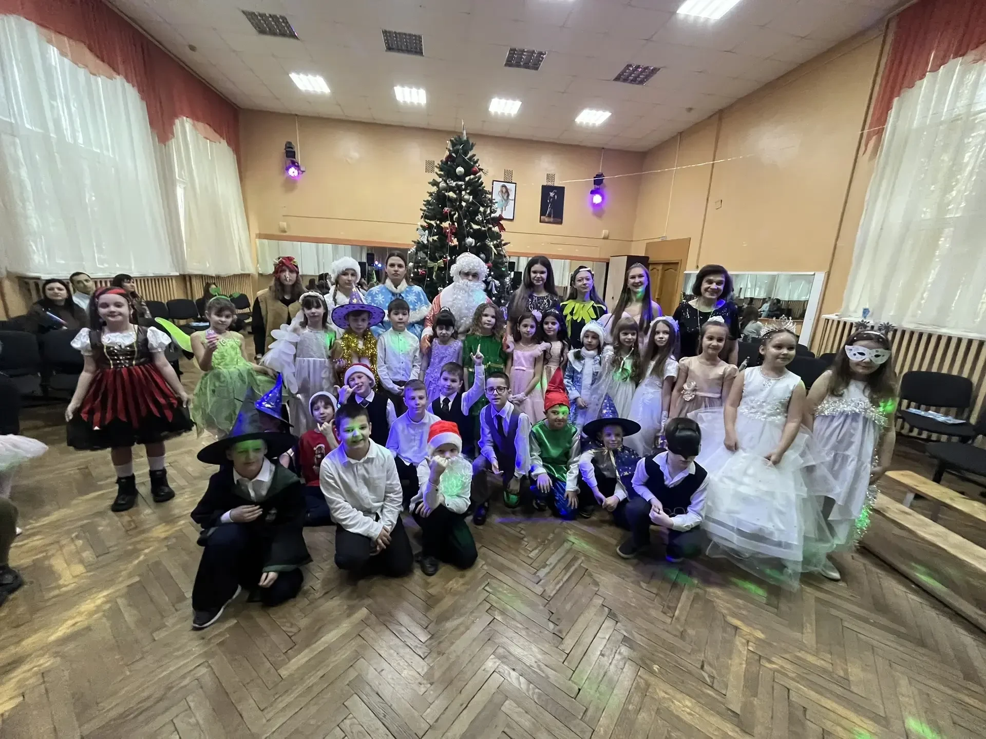 ✨🎄 Новый Год стучится в двери нашей школы! 🎄✨
Готовы к волшебству? Мы – да! В нашей школе уже цари