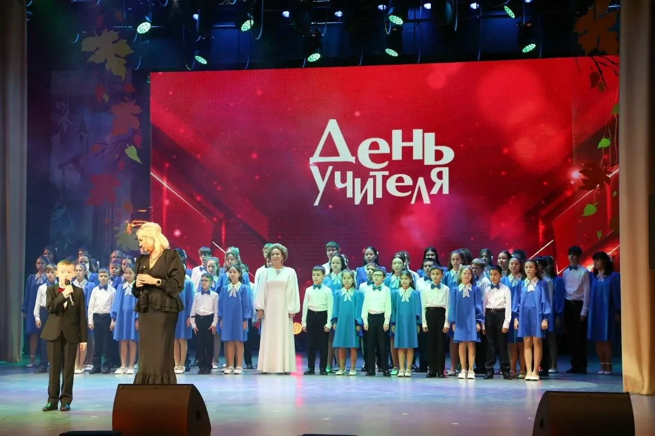 28 педагогов Набережных Челнов удостоены наград ко Дню учителя