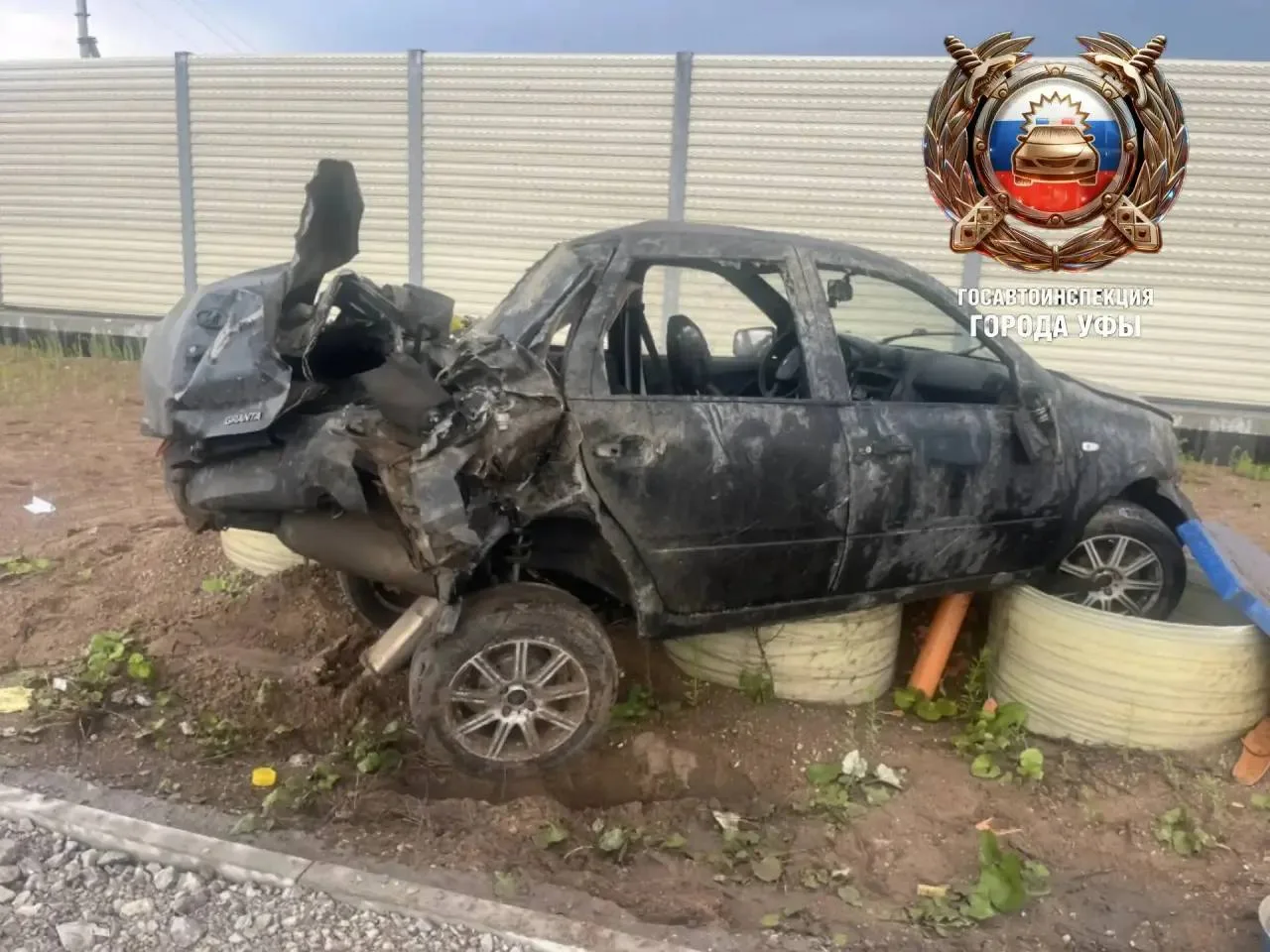 19-летний водитель превратил свою «Гранту» в груду металла 😳

Авария произошла на Восточном выезде.