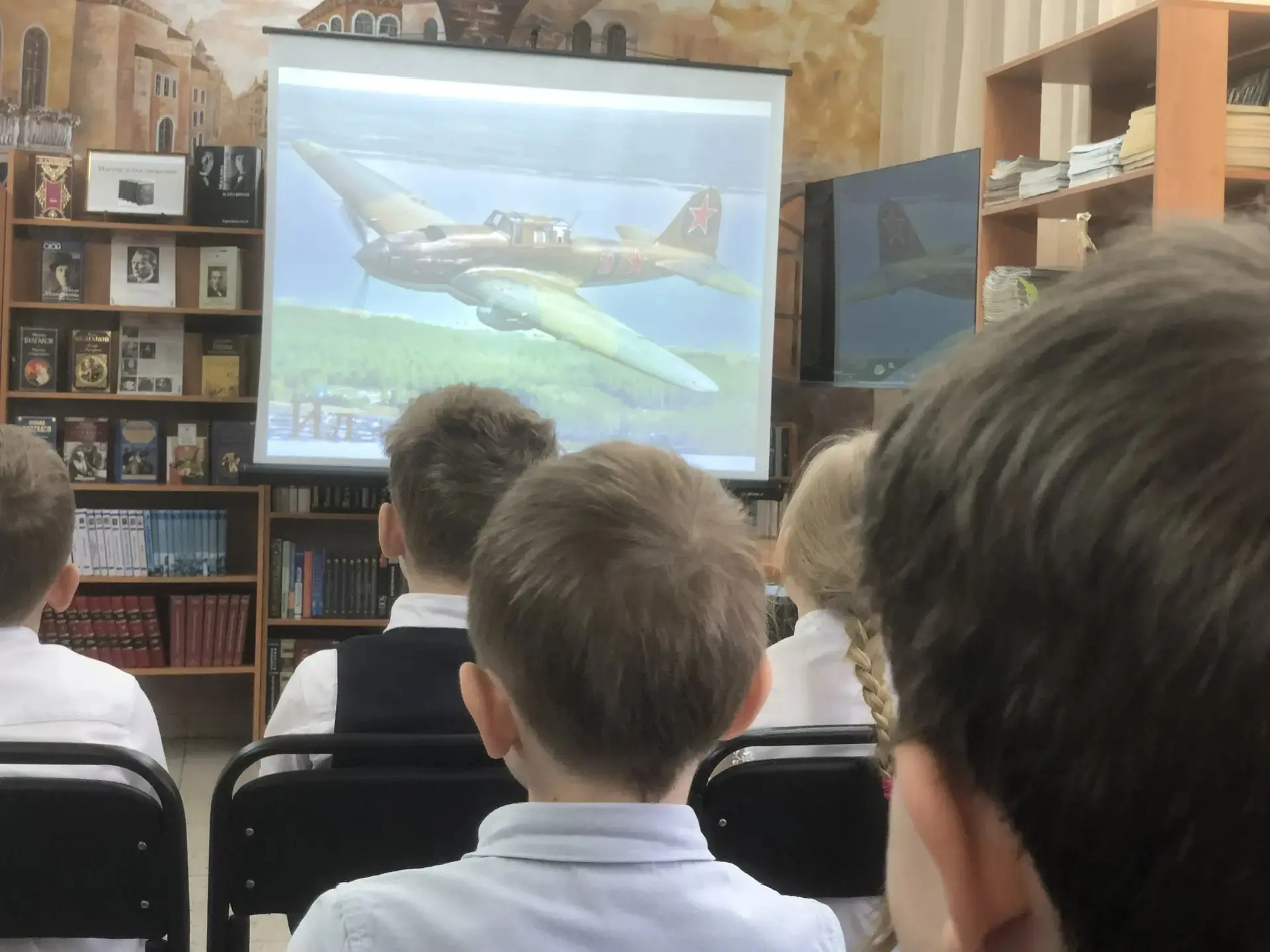 6 мая ученики 1 «Д» класса совершили  путешествие в прошлое, посетив познавательный час «Память огне