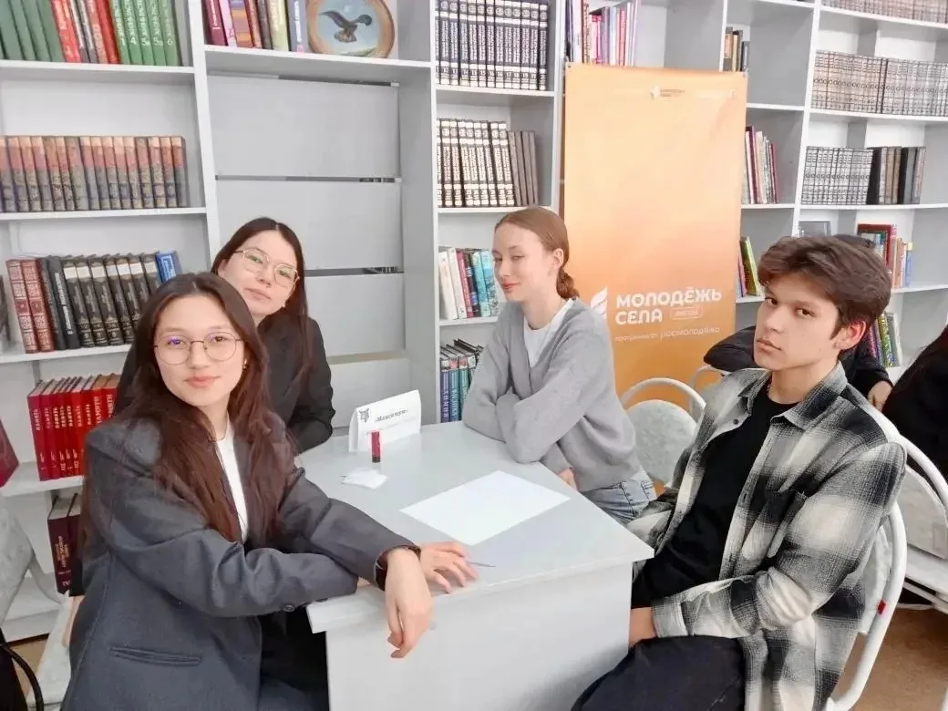Сборная нашей школы— в числе лучших эрудитов района! 🎓📜 На этой неделе в районной библиотеке состоял