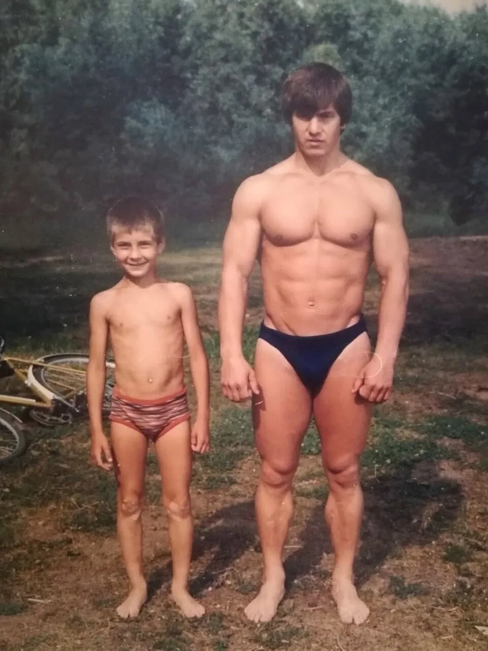 Со спортом по жизни

🎂 Алeксандру Яшанькину 74 года!

"Πaпкa! С днём рождения!!!" - пишет Дмитpий Я